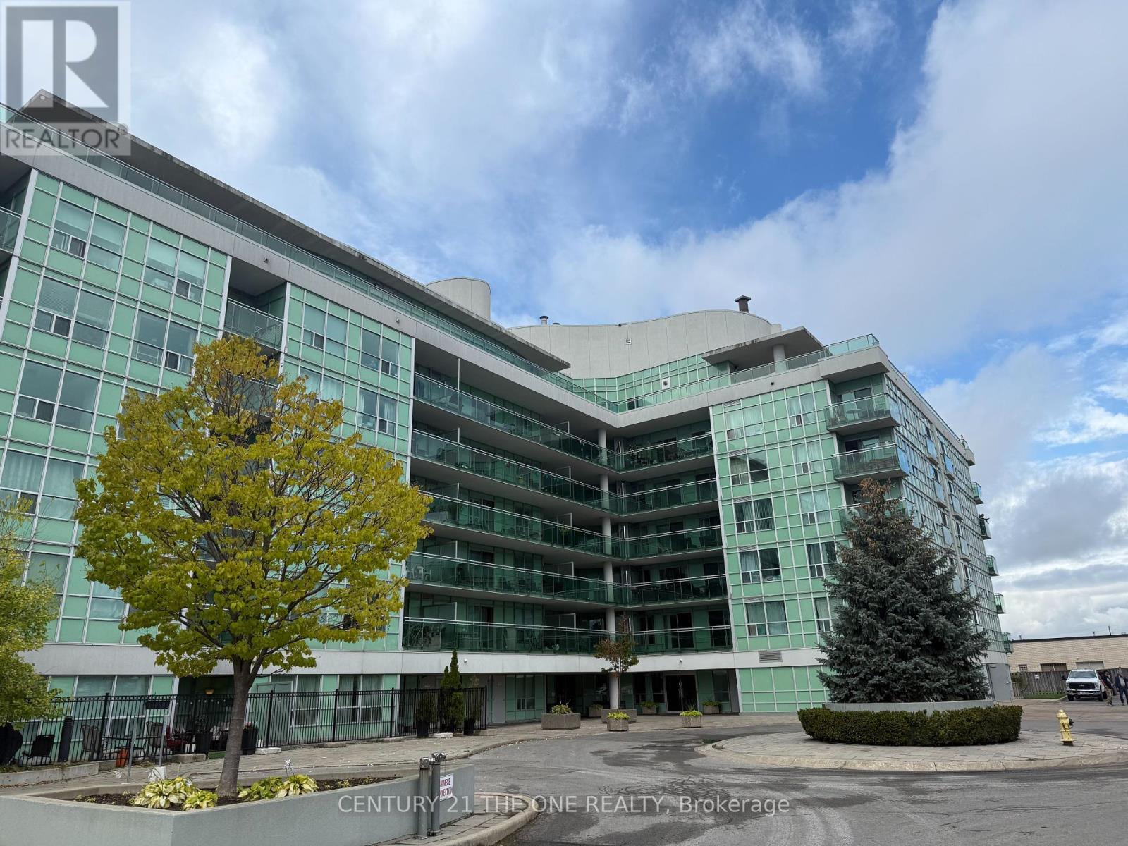 Property image for 519 - 60 FAIRFAX CRESCENT|Toronto (Clairlea-Birchmount), Ontario M1L0E1