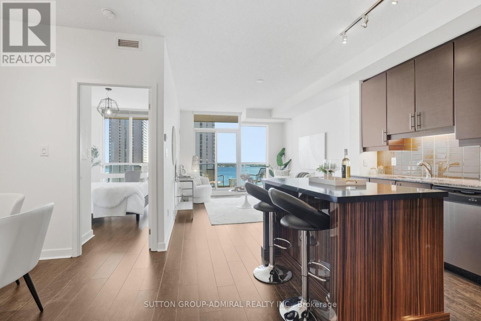 Property image for 1810 - 33 BAY STREET|Toronto (Waterfront Communities), Ontario M5J2Z3