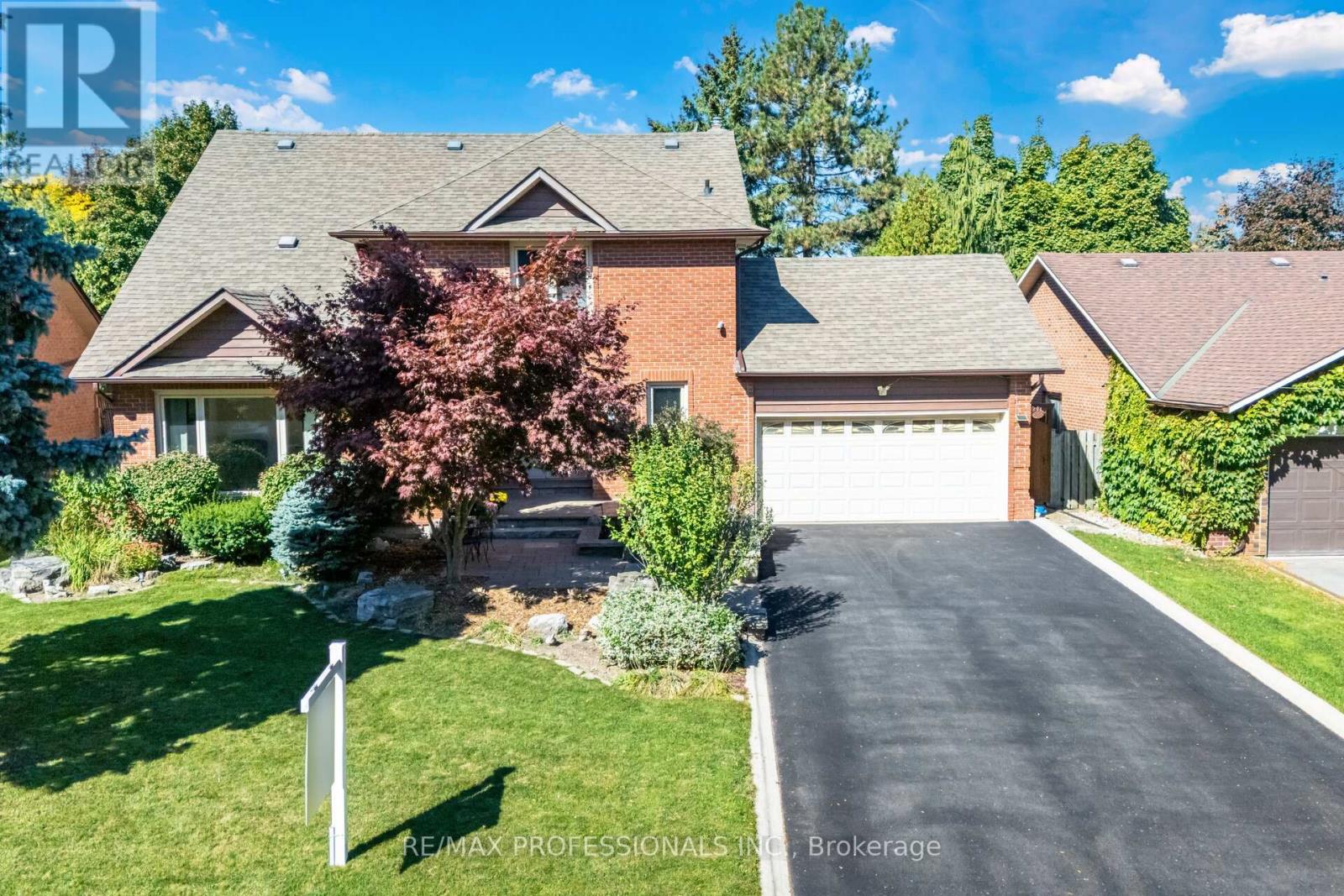 Property image for 6 CAIRNMORE COURT|Brampton (Snelgrove), Ontario L6Z1T6