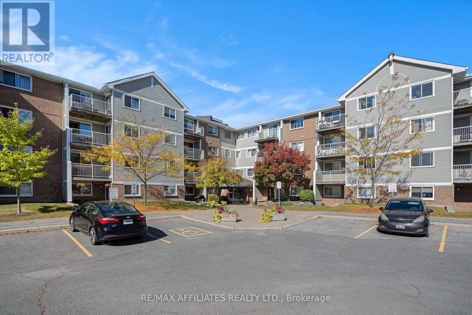Property image for 207 - 270 BRITTANY DRIVE|Ottawa, Ontario K1K0R8