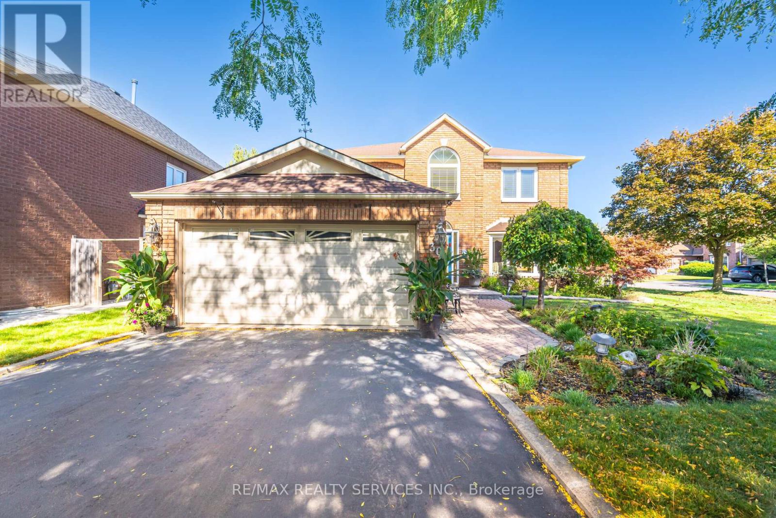 Property image for 30 STARLING COURT|Brampton (Snelgrove), Ontario L6Z3P5