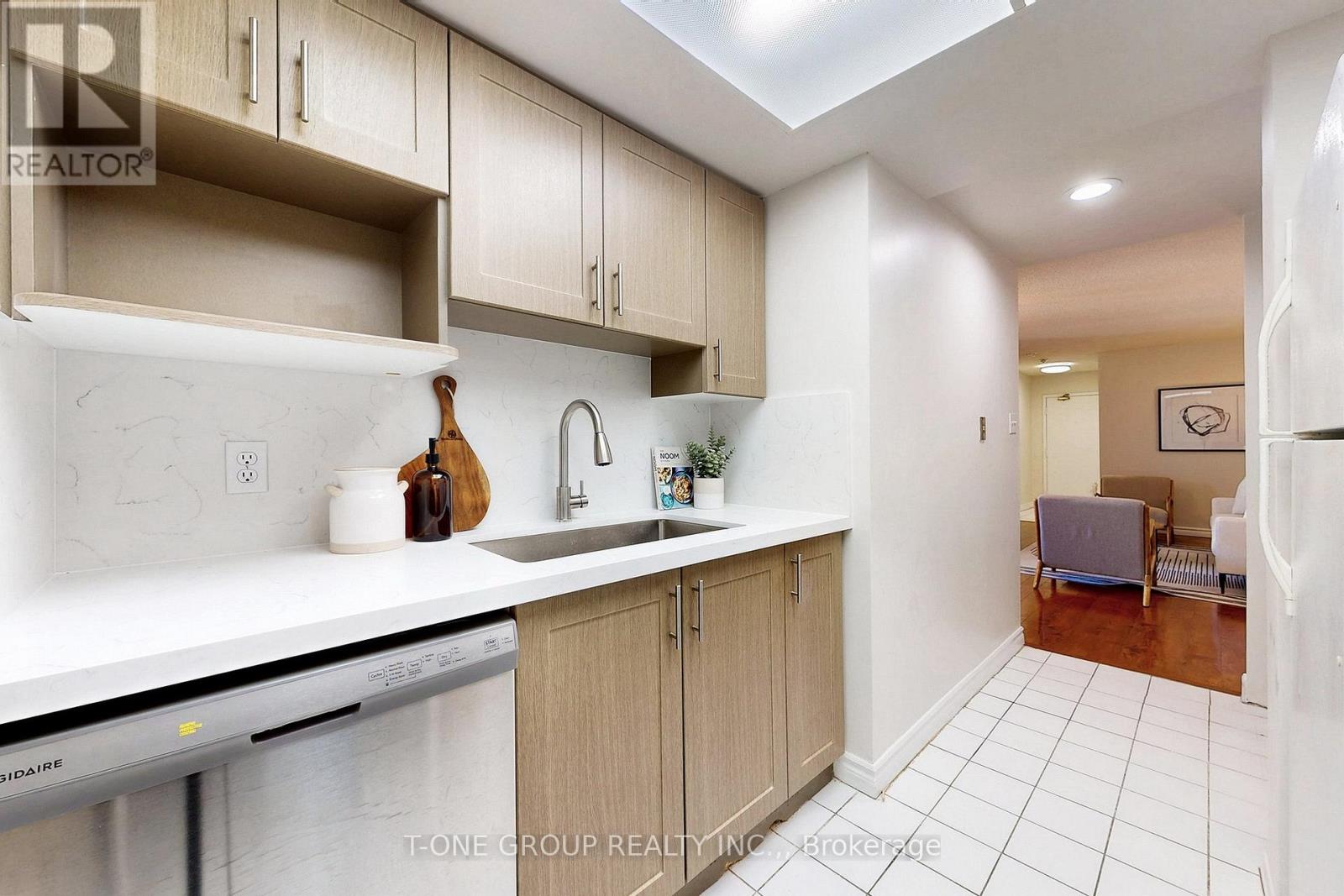 Property image for 808 - 2550 LAWRENCE AVENUE E|Toronto (Dorset Park), Ontario M1P2E7
