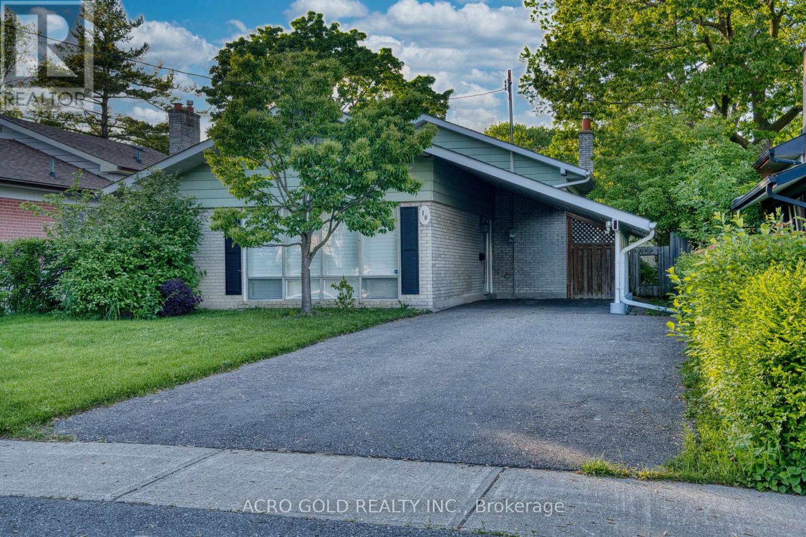 Property image for 10 KENNEBEC CRESCENT|Toronto (Rexdale-Kipling), Ontario M9W2R7
