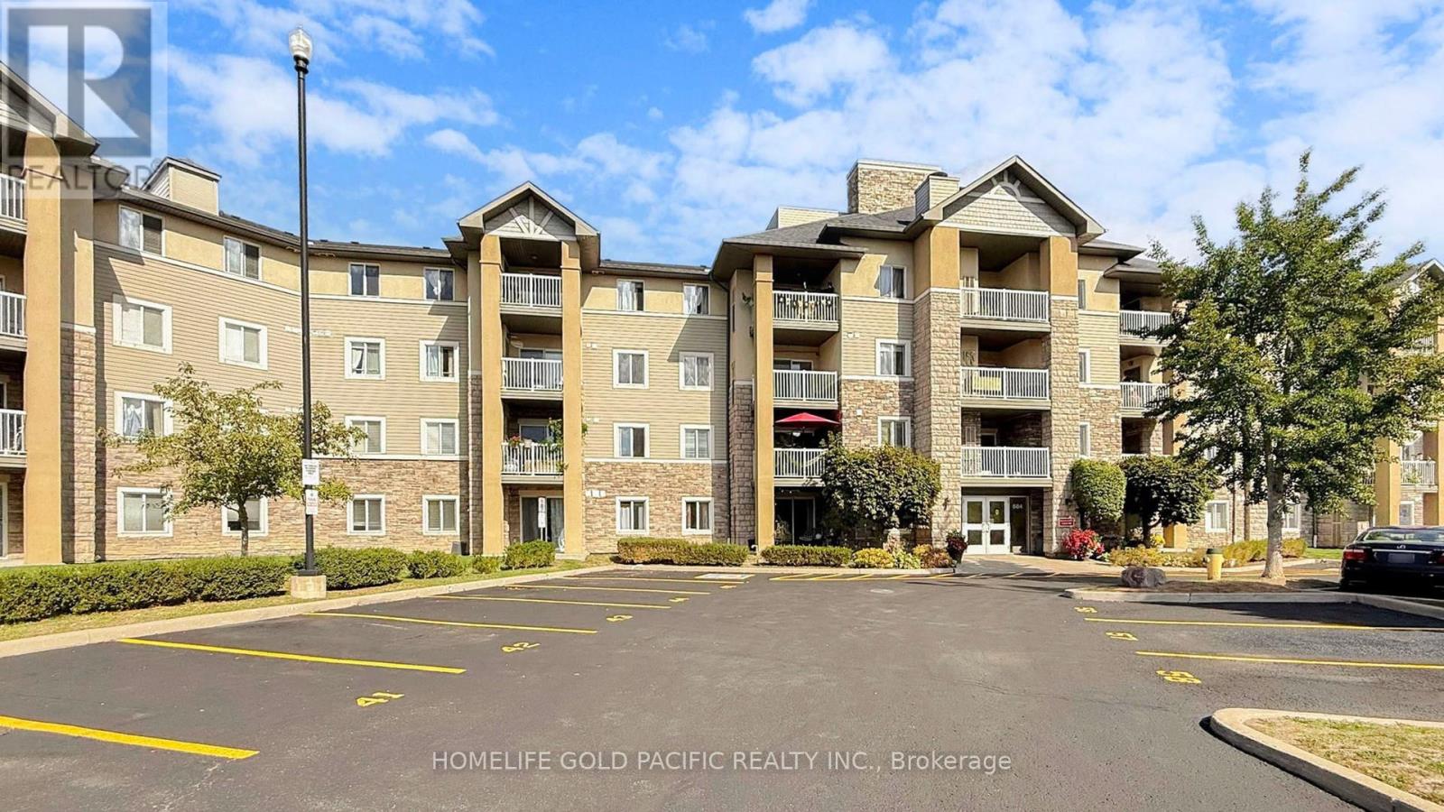 Property image for 102 - 684 WARDEN AVENUE|Toronto (Clairlea-Birchmount), Ontario M1L4W4
