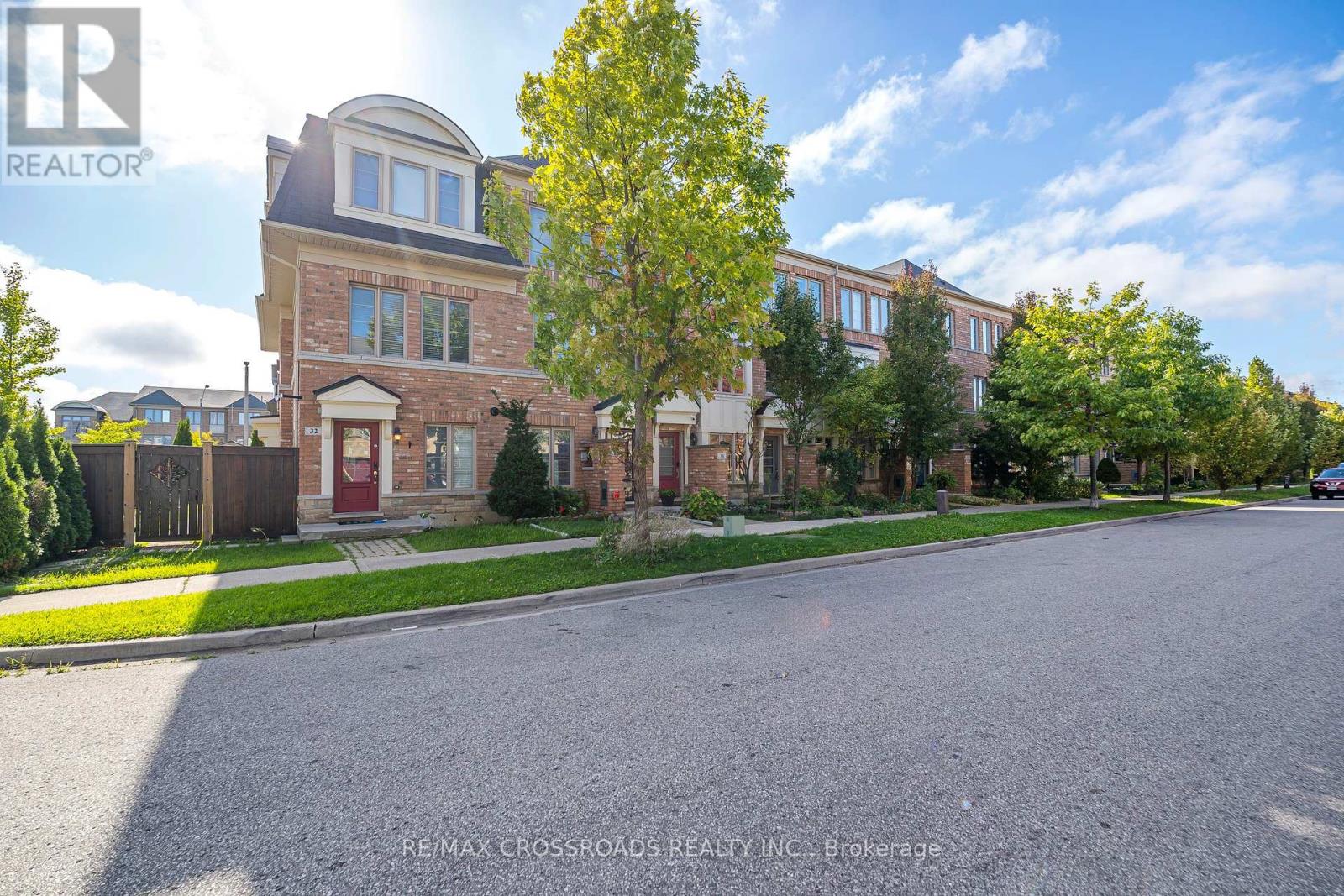 Property image for 38 LILY CUP AVENUE|Toronto (Clairlea-Birchmount), Ontario M1L0H4