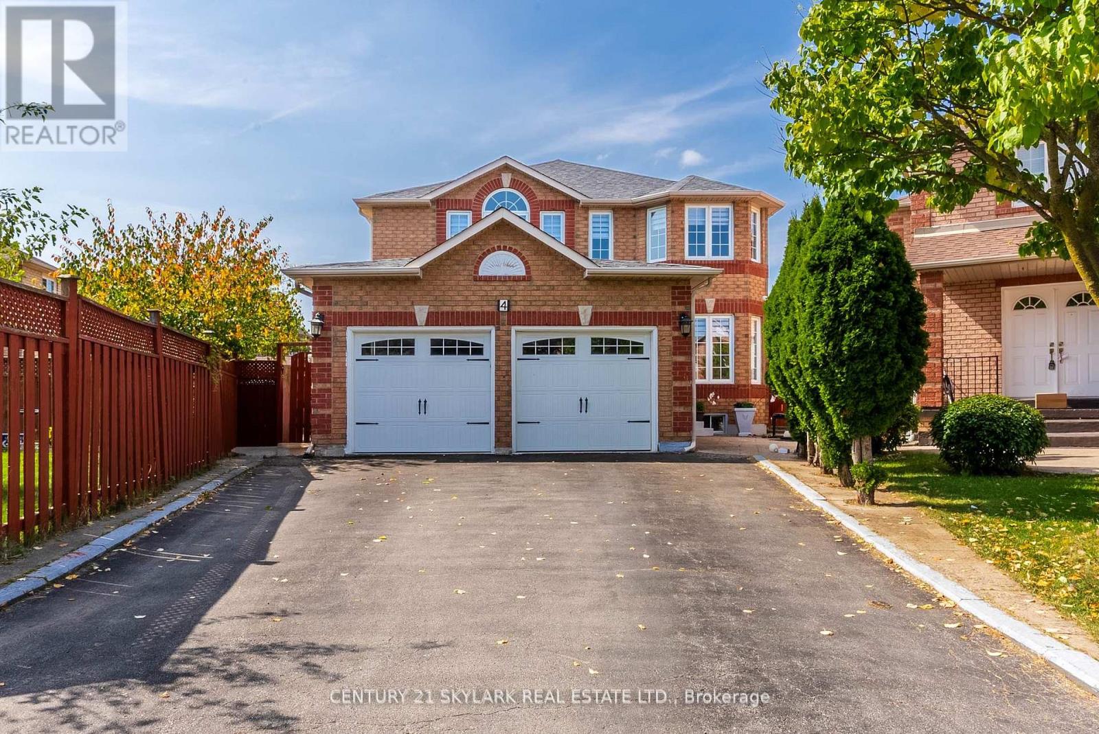 Property image for 4 MOONSTONE COURT|Brampton (Fletcher's Creek South), Ontario L6Y4Z8