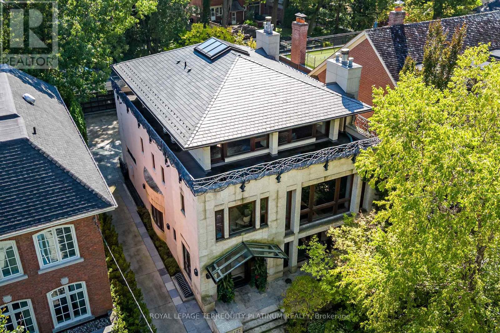 Property image for 177 ROXBOROUGH DRIVE|Toronto (Rosedale-Moore Park), Ontario M4W1X7