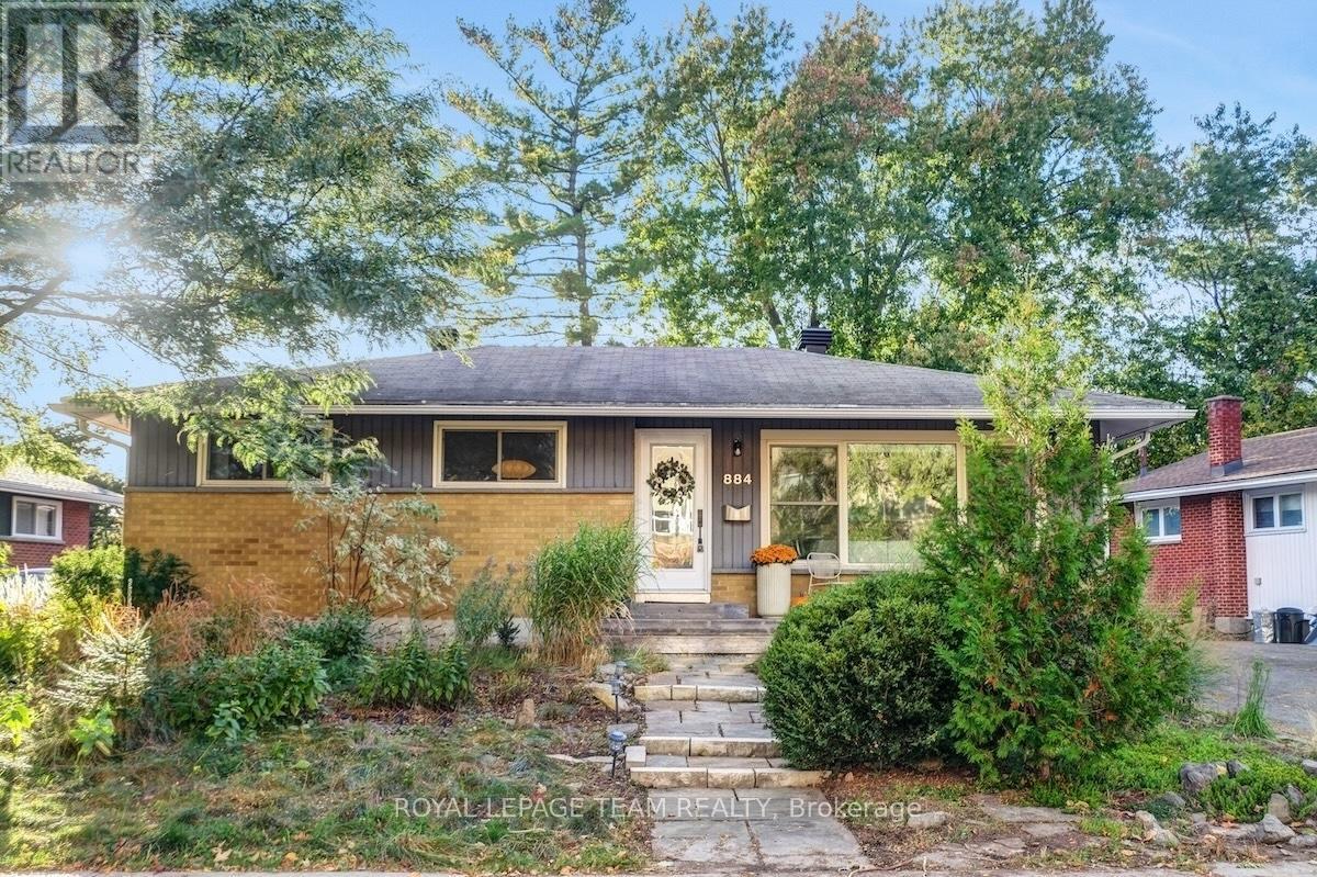 Property image for 884 ADMIRAL AVENUE|Ottawa, Ontario K1Z6L7