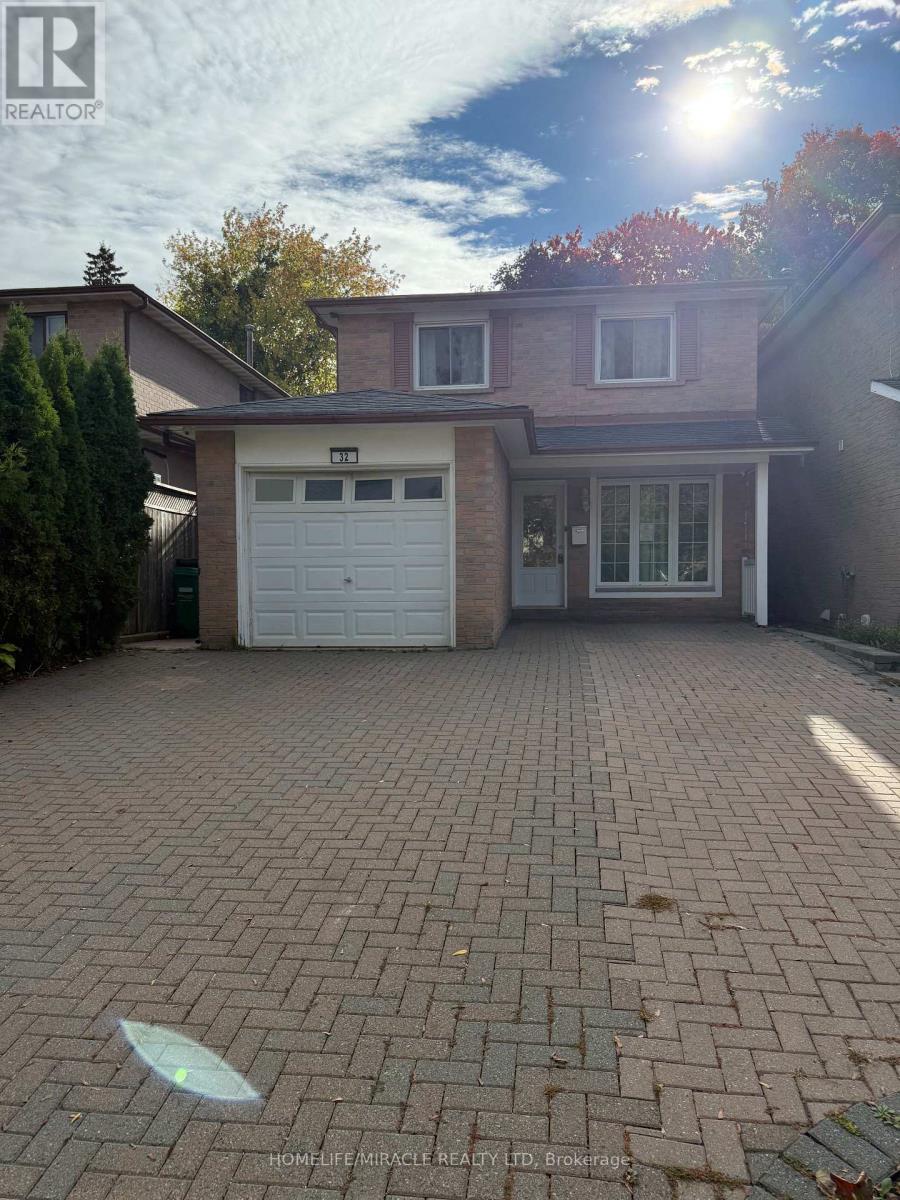 Property image for 32 BARRINGTON CRESCENT|Brampton (Heart Lake East), Ontario L6Z1N3