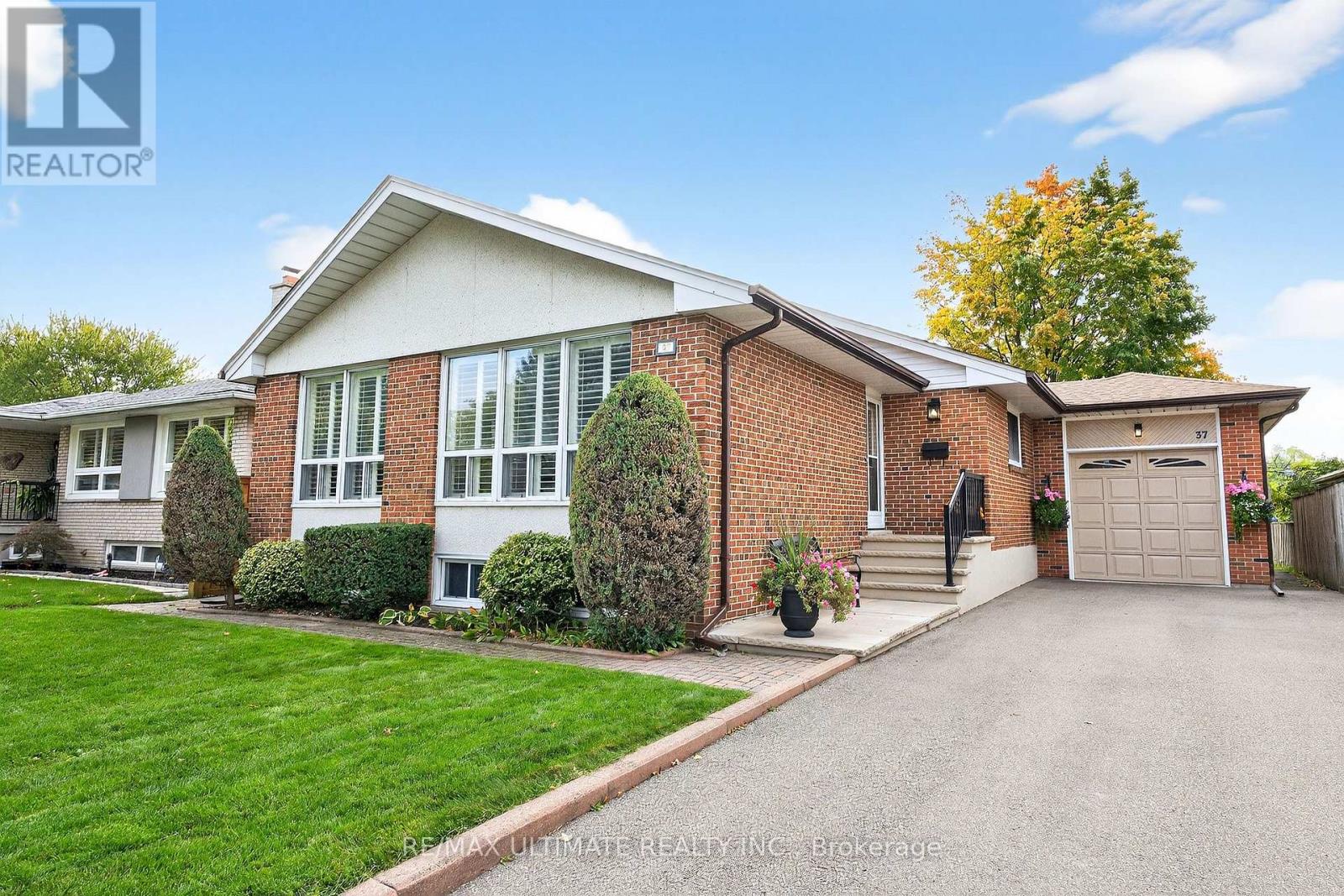 Property image for 37 TAPLEY DRIVE|Toronto (Willowridge-Martingrove-Richview), Ontario M9R3P2