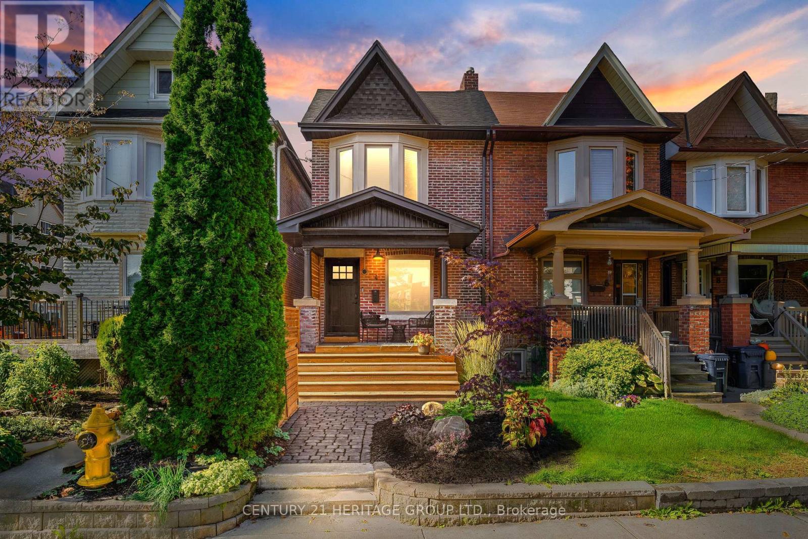 Property image for 4 ORCHARD PARK BOULEVARD|Toronto (Woodbine Corridor), Ontario M4L3E2