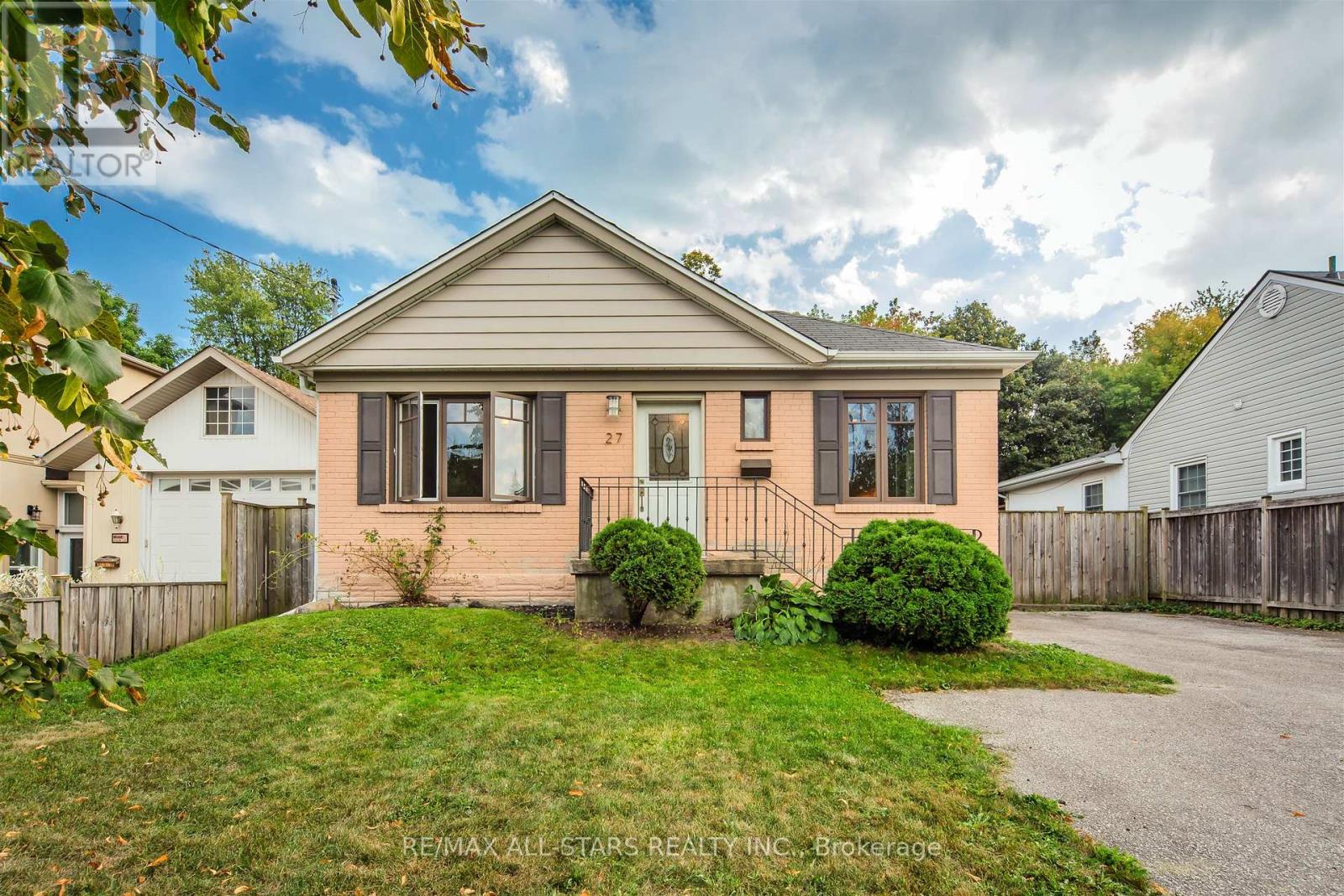 Property image for 27 MARTINDALE ROAD|Toronto (Cliffcrest), Ontario M1M2B8