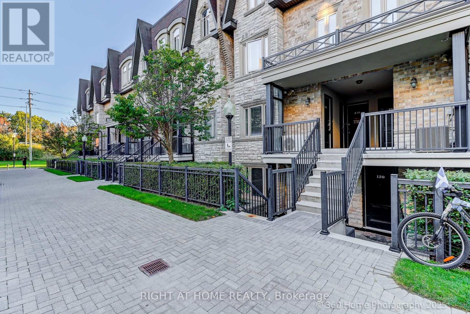 Property image for 256 - 318 JOHN STREET|Markham (Aileen-Willowbrook), Ontario L3T0A7
