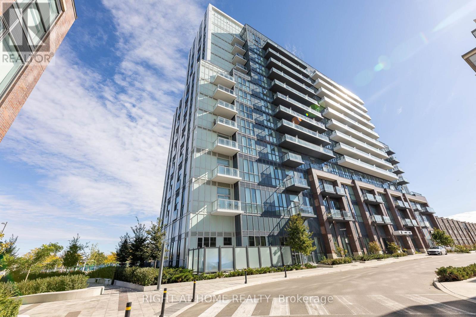 Property image for 212 - 60 HONEYCRISP CRESCENT|Vaughan (Vaughan Corporate Centre), Ontario L4K0N5