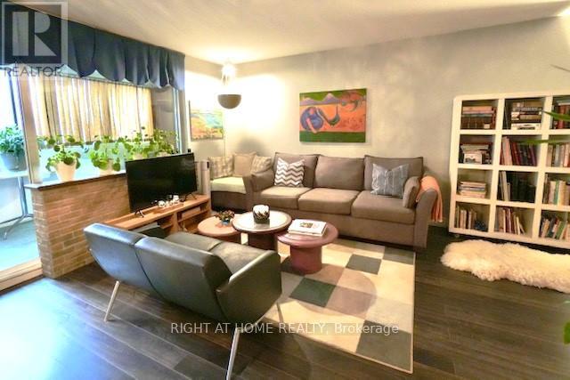 Property image for 411 - 5 MASSEY SQUARE|Toronto (Crescent Town), Ontario M4C5L6