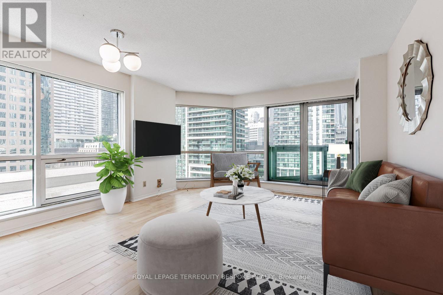 Property image for 811 - 10 QUEENS QUAY W|Toronto (Waterfront Communities), Ontario M5J2R9