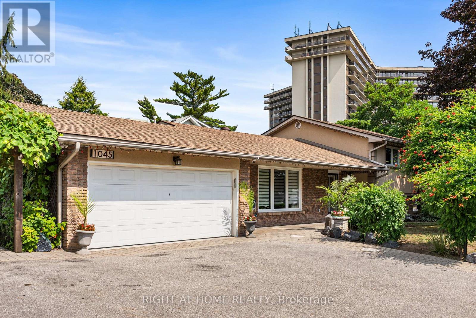 Property image for 1045 BLOOR STREET|Mississauga (Applewood), Ontario L4Y2N3