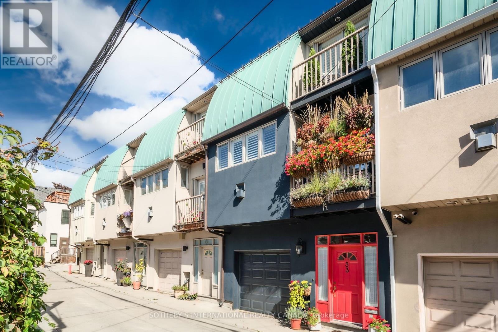 Property image for 33 BROADCAST LANE|Toronto (Cabbagetown-South St. James Town), Ontario M4X1X7