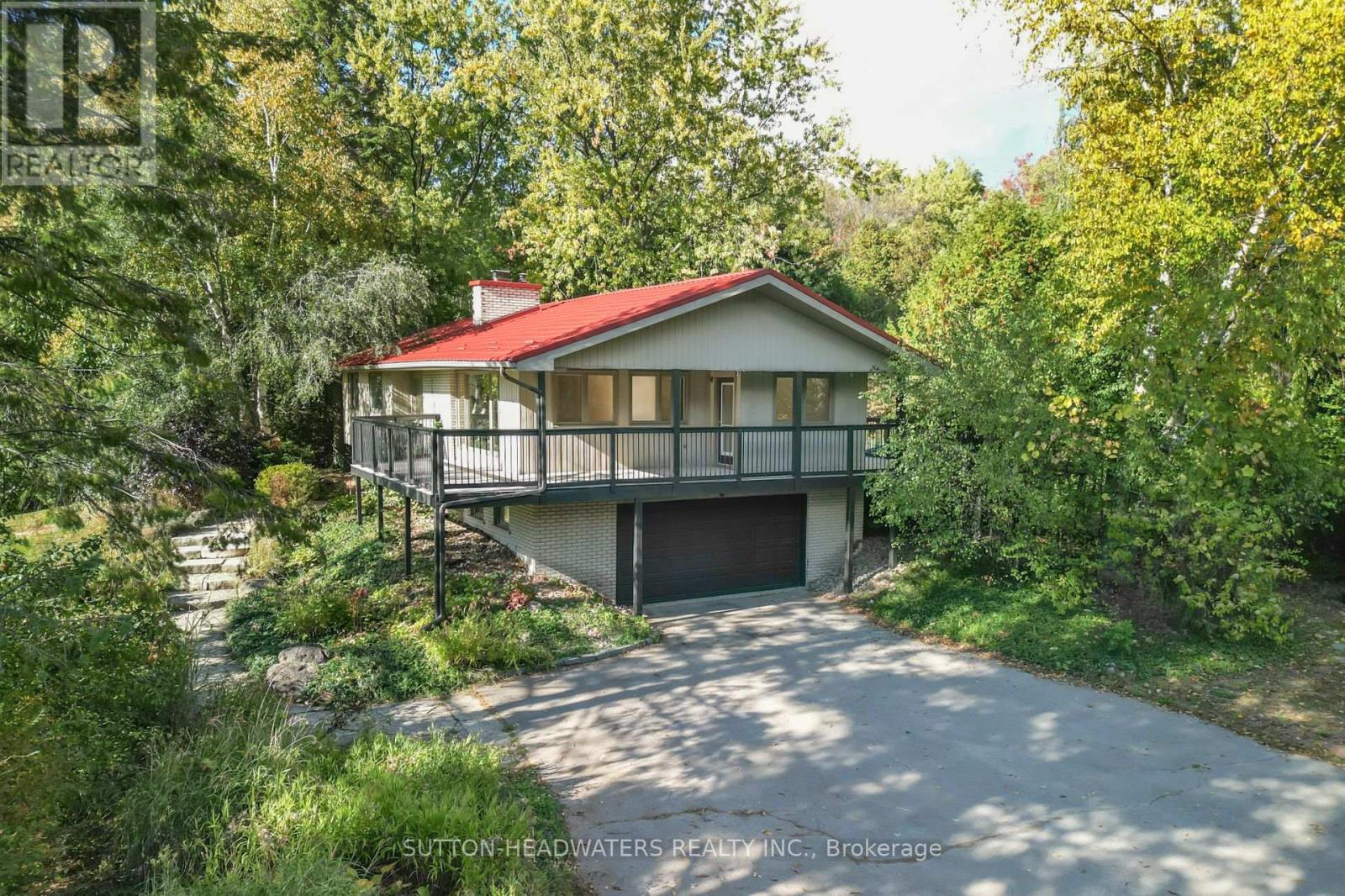 5 CEDAR DRIVE