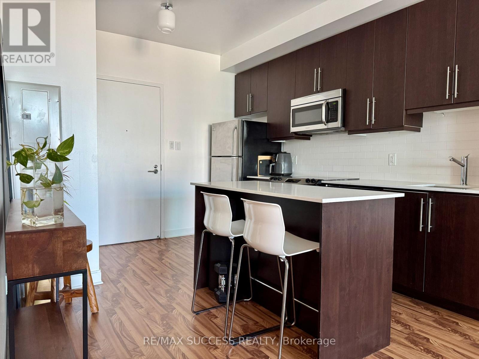 Property image for 1605 - 1171 QUEEN STREET W|Toronto (Little Portugal), Ontario M6J0A5
