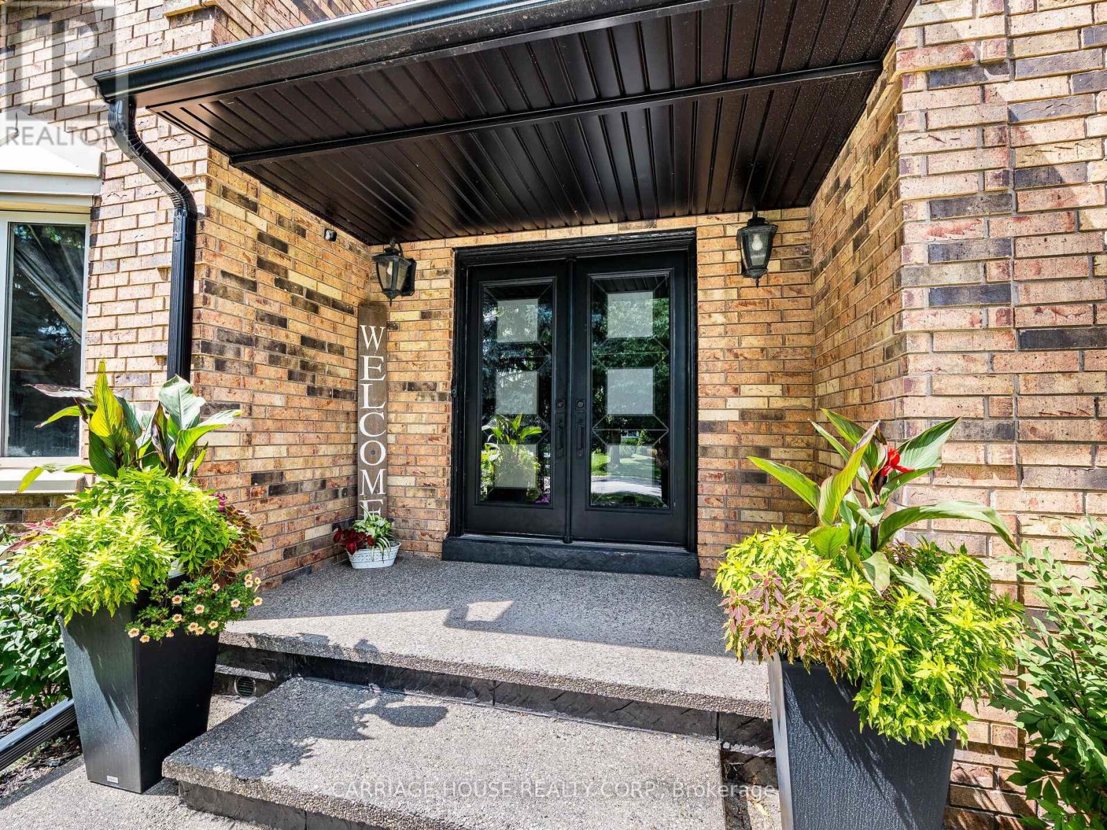 Property image for 16 STOWE COURT|Brampton (Heart Lake West), Ontario L6Z4C5