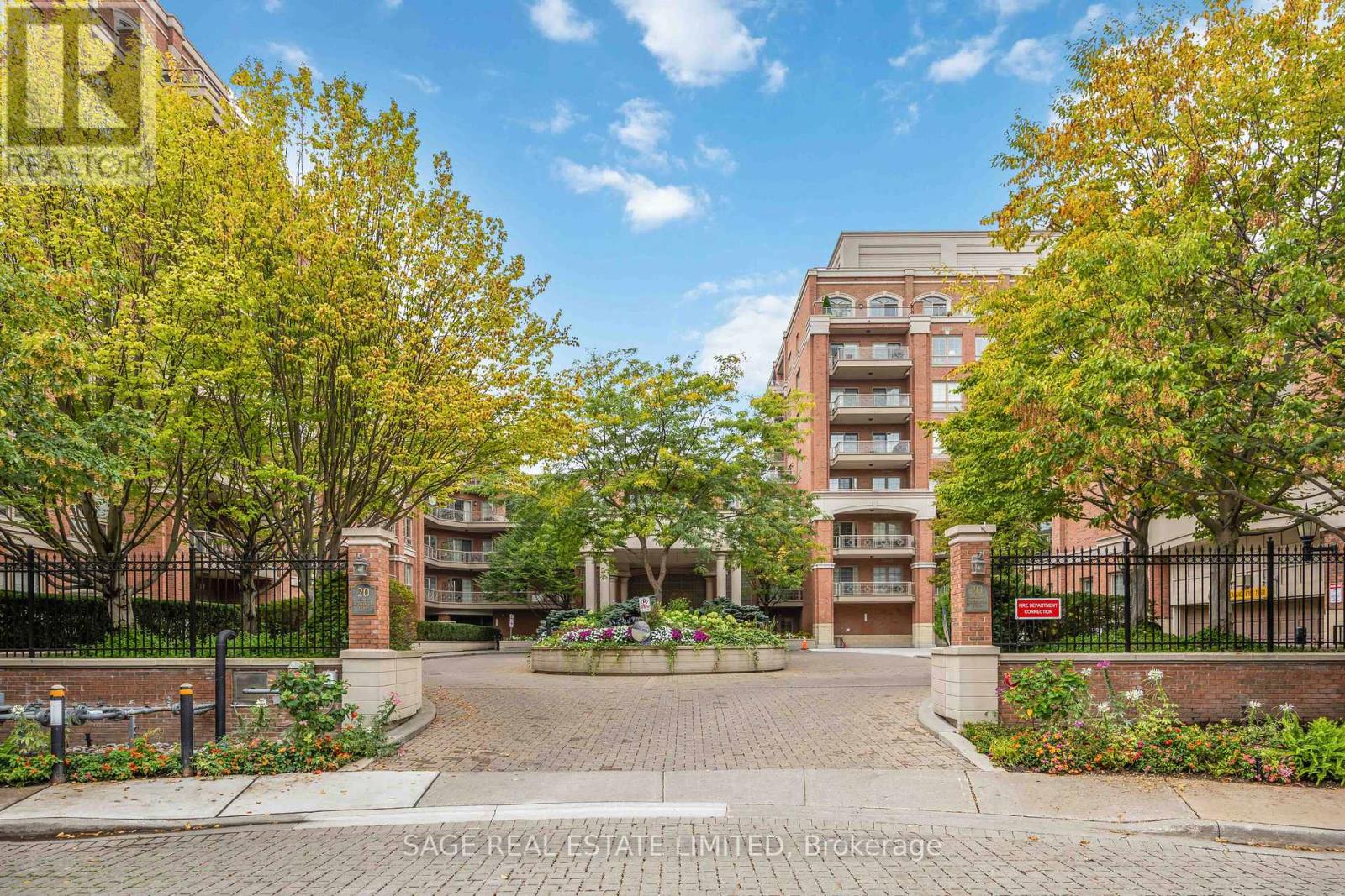 Property image for 212 - 20 BURKEBROOK PLACE|Toronto (Bridle Path-Sunnybrook-York Mills), Ontario M4G0A1