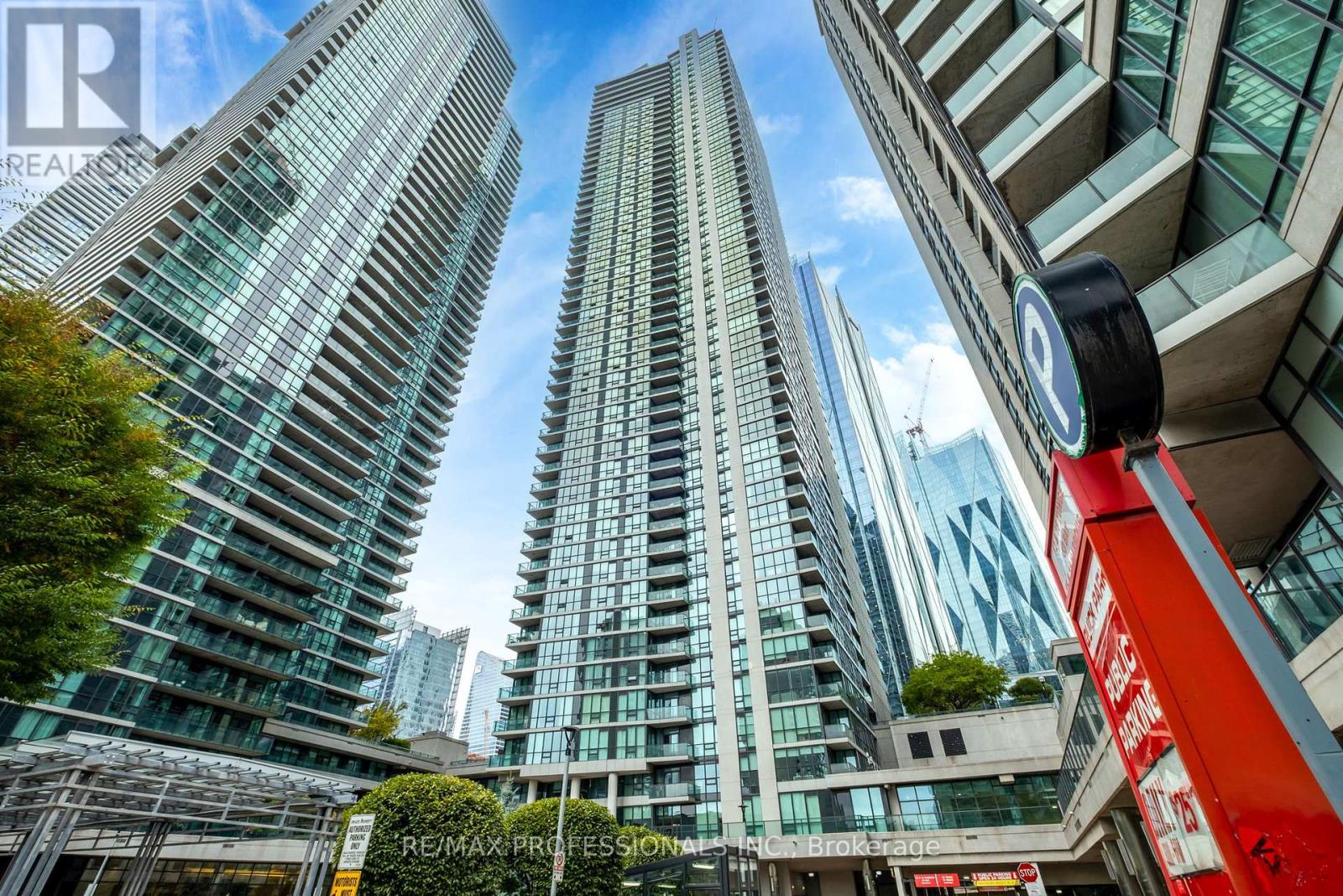 Property image for 5304 - 16 HARBOUR STREET|Toronto (Waterfront Communities), Ontario M5J2Z7
