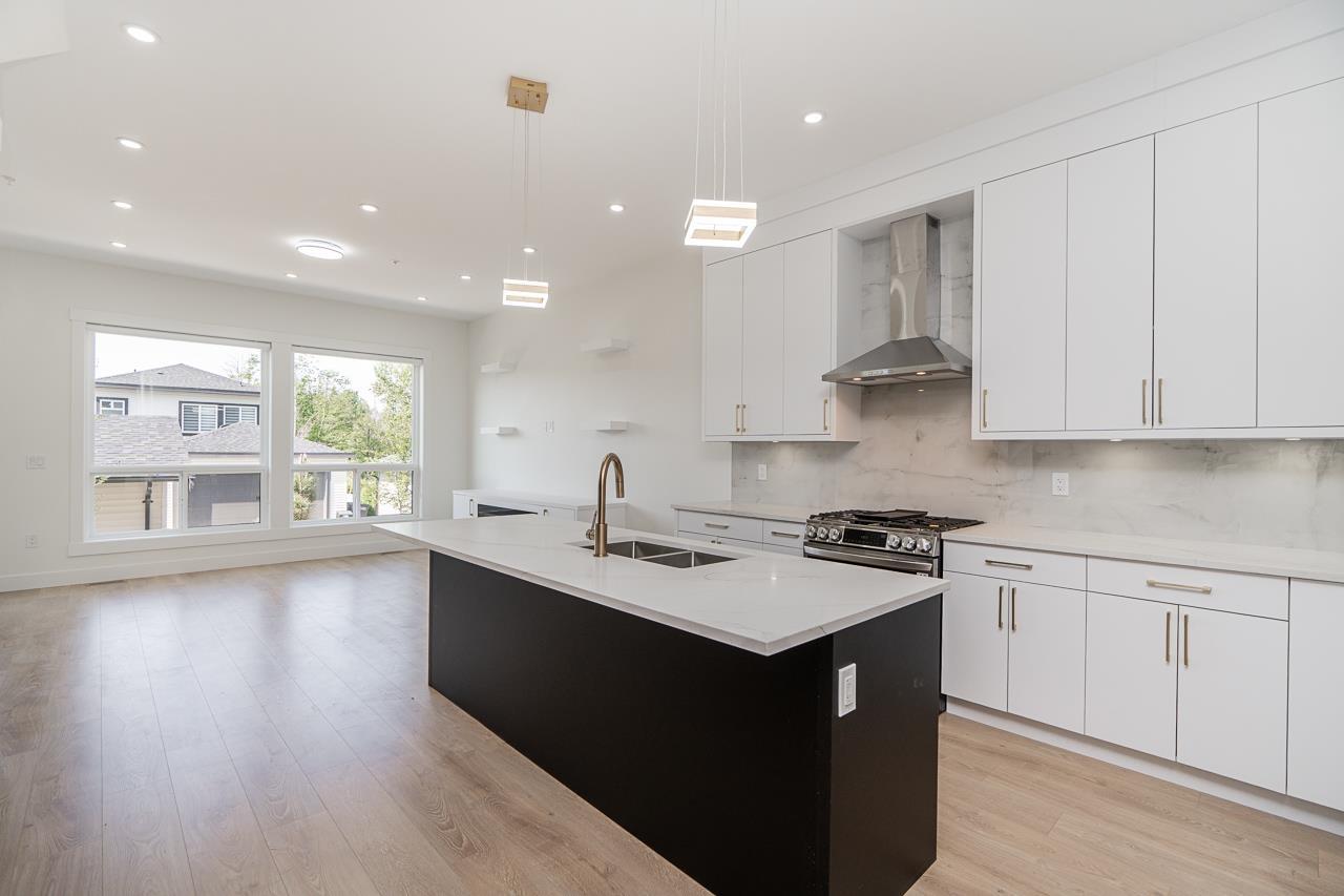 For sale: 20535 74B AVENUE, Langley, British Columbia V2Y3S8 - R3061698 ...