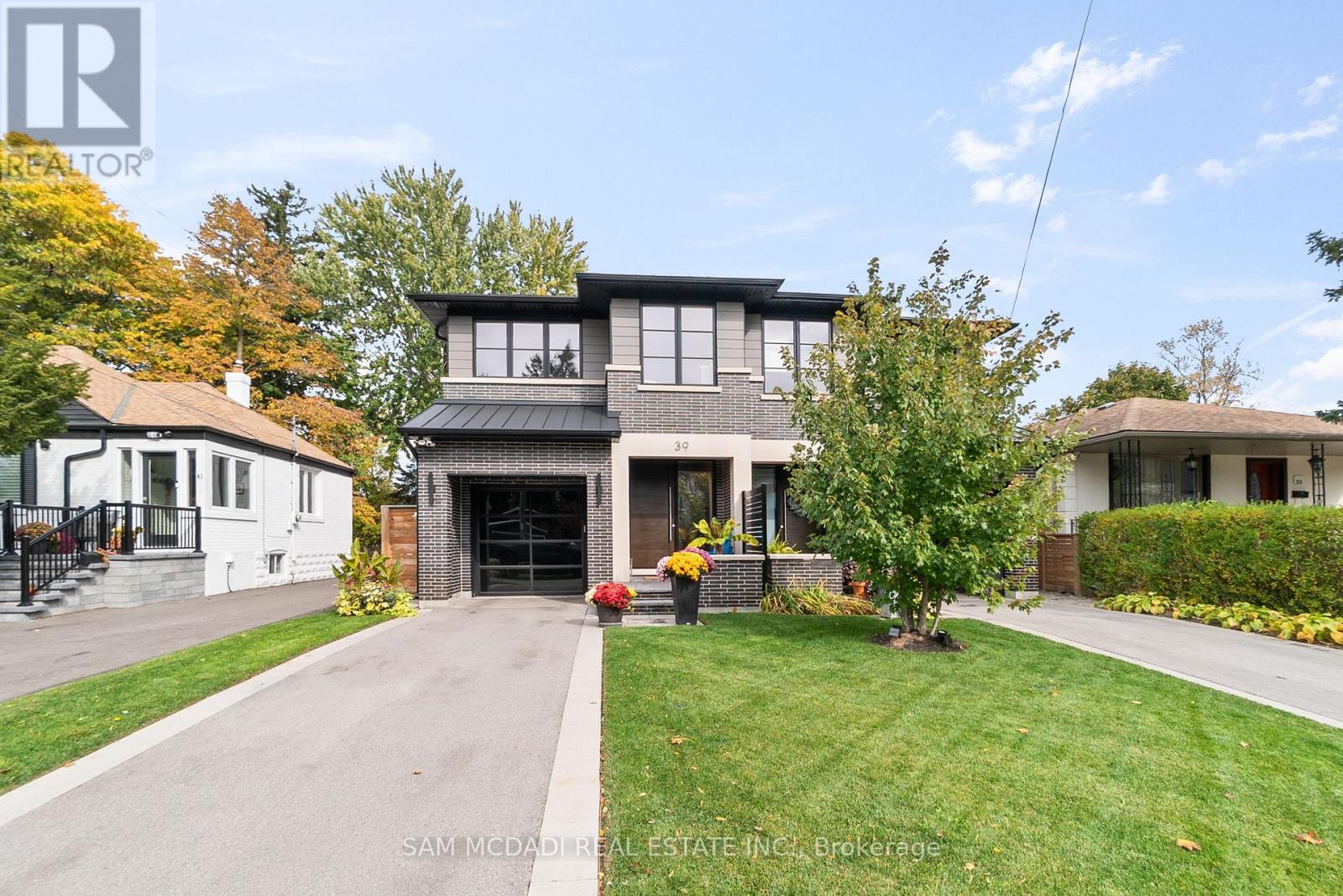 39 OAKWOOD AVENUE N