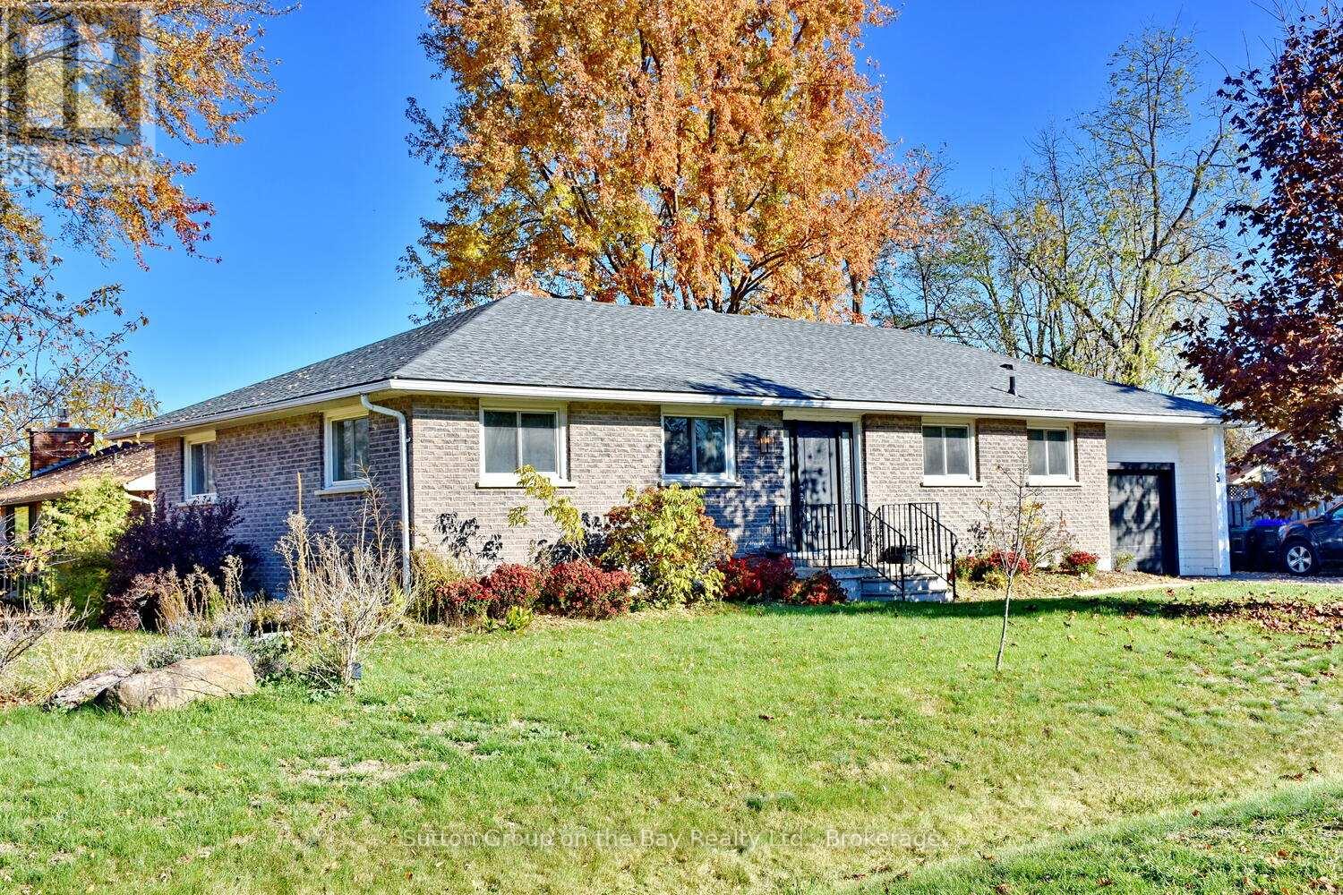 5 BROCK CRESCENT