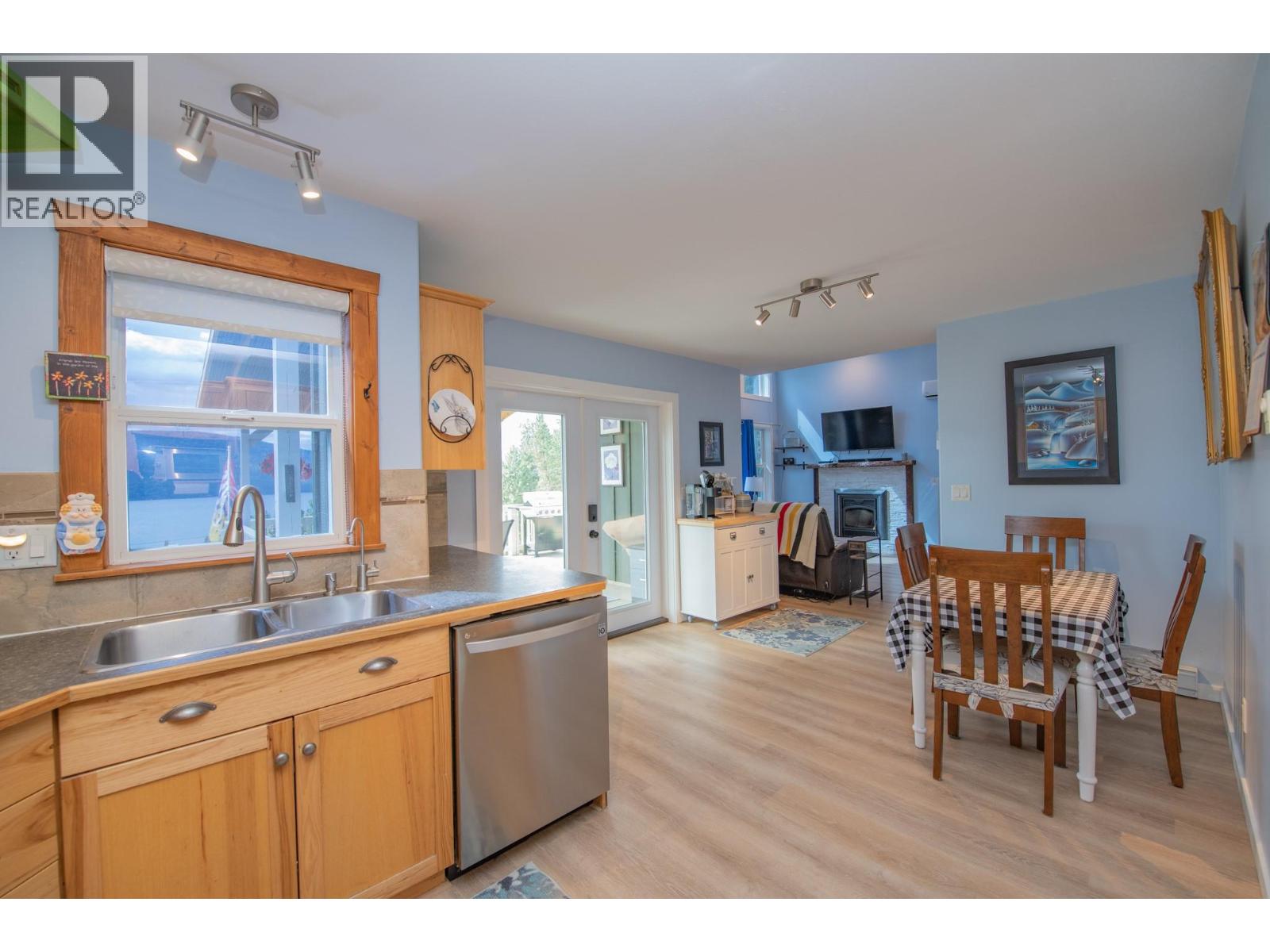 For sale: 10351 Westshore Road, Vernon, British Columbia V1H2B1 ...