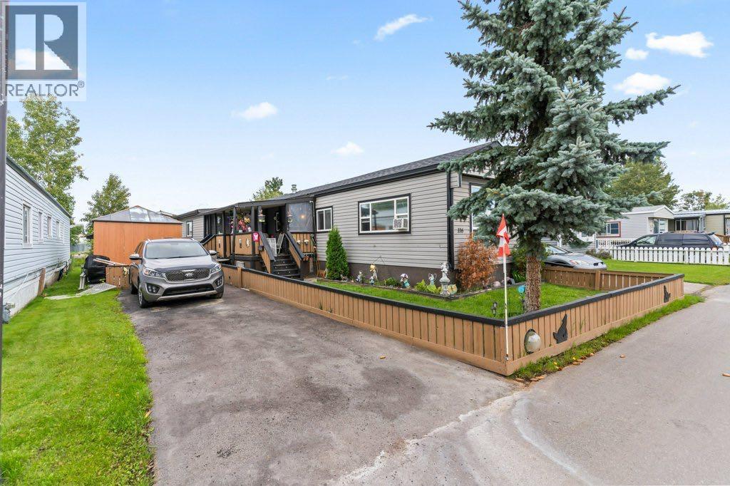 Mobile Home for Sale in 116, 6220 17 Avenue SE|Calgary, Alberta T2A0W6 3