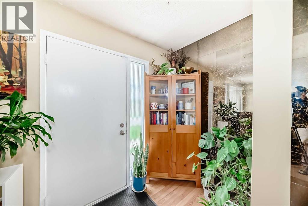 Row / Townhouse for Sale in 609 40 Street NE|Calgary, Alberta T2A6S1 5