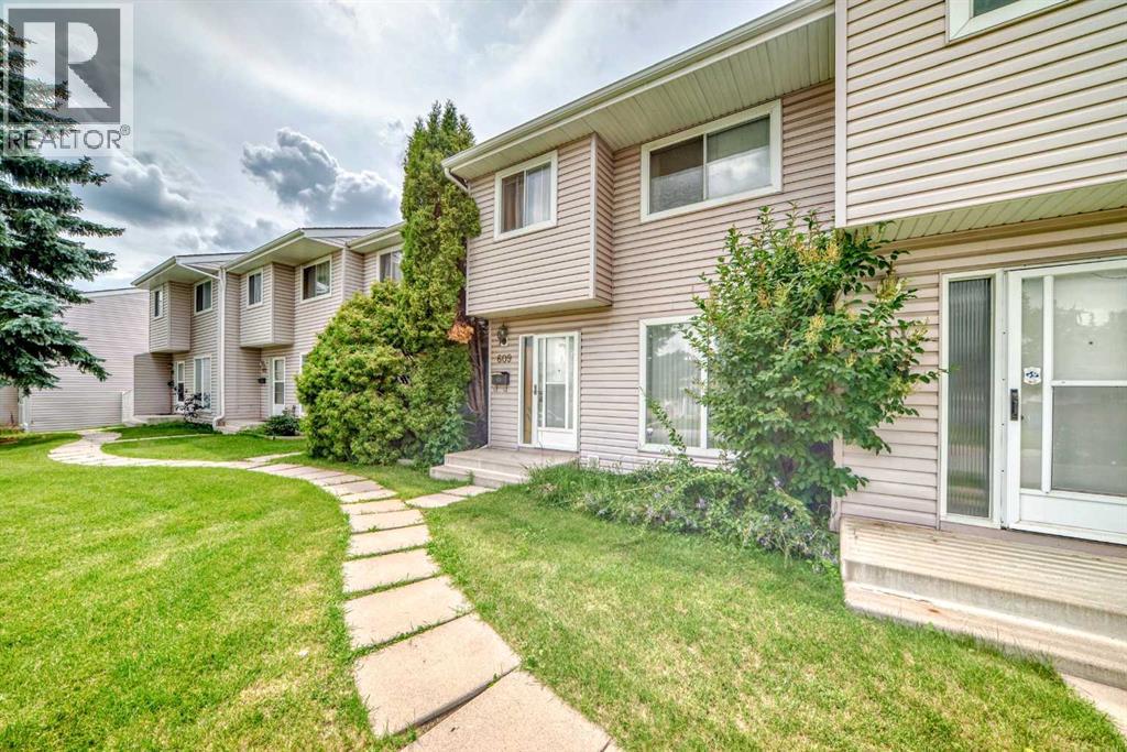 Row / Townhouse for Sale in 609 40 Street NE|Calgary, Alberta T2A6S1 4