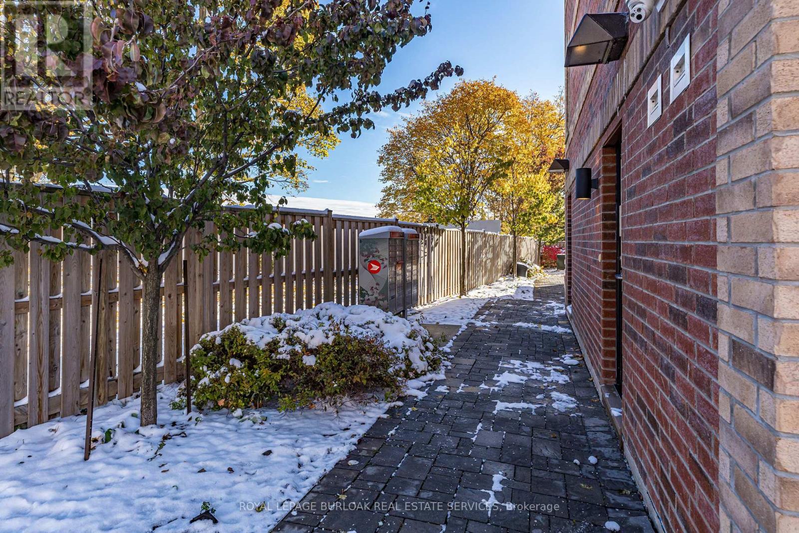 Row / Townhouse for Sale in 201 - 760 LAKESHORE ROAD E|Mississauga (Lakeview), Ontario L5E1C7 5