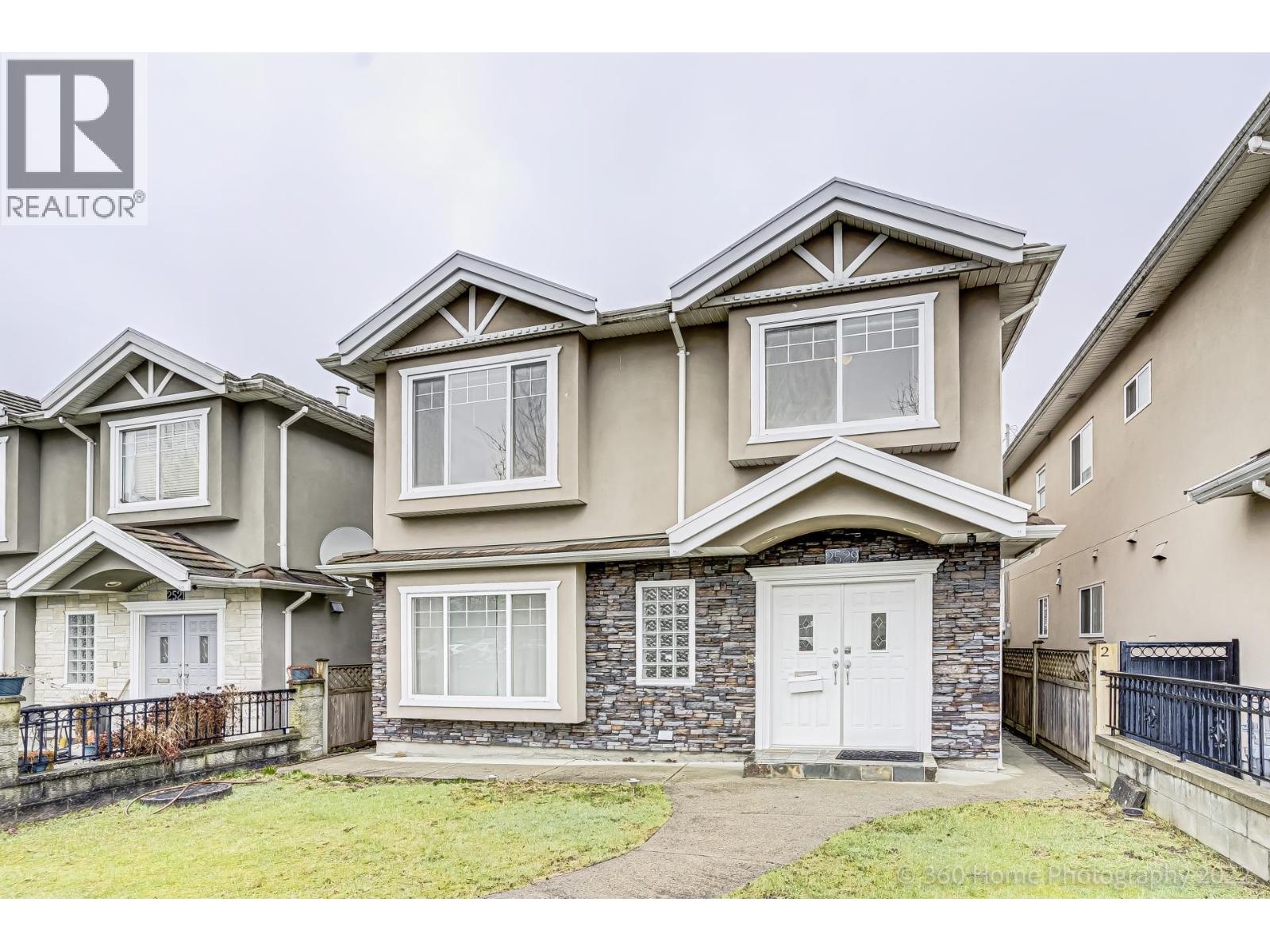 For sale: 2529 FRANKLIN STREET, Vancouver, British Columbia V5K1X5