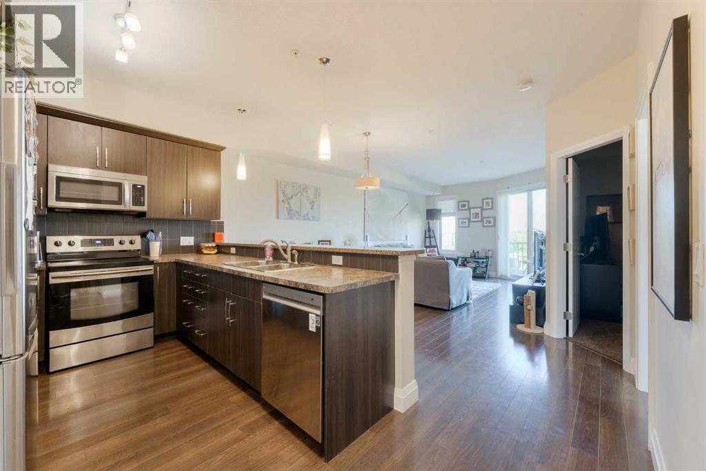 Nguyễn Đắc Toản Chào các bạn, mình ở Vaughn cần tìm thầy dạy xe lấy bằng G cho nữ