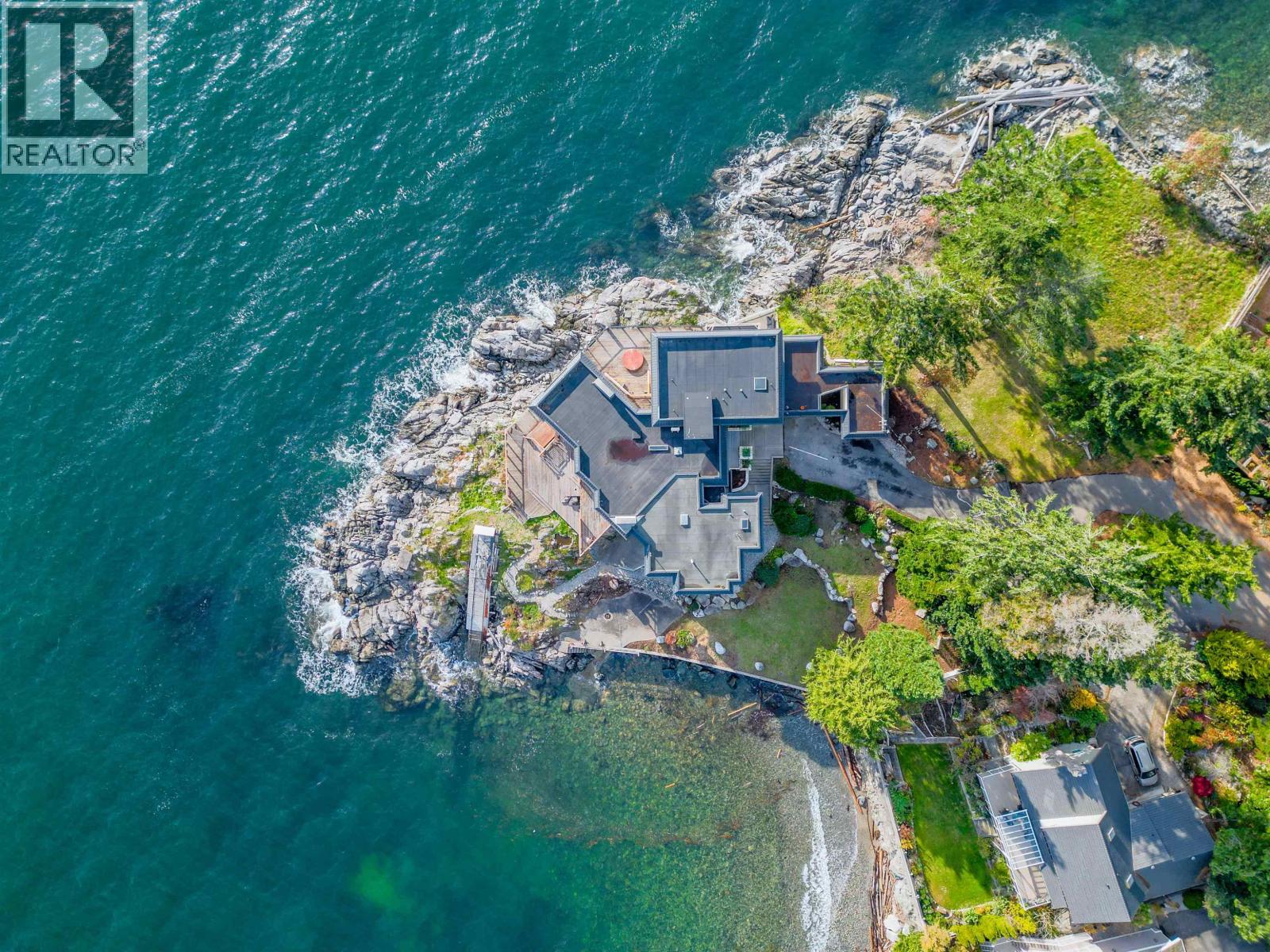 For sale: 5482 HILL ROAD, Sechelt, British Columbia V7Z0N2