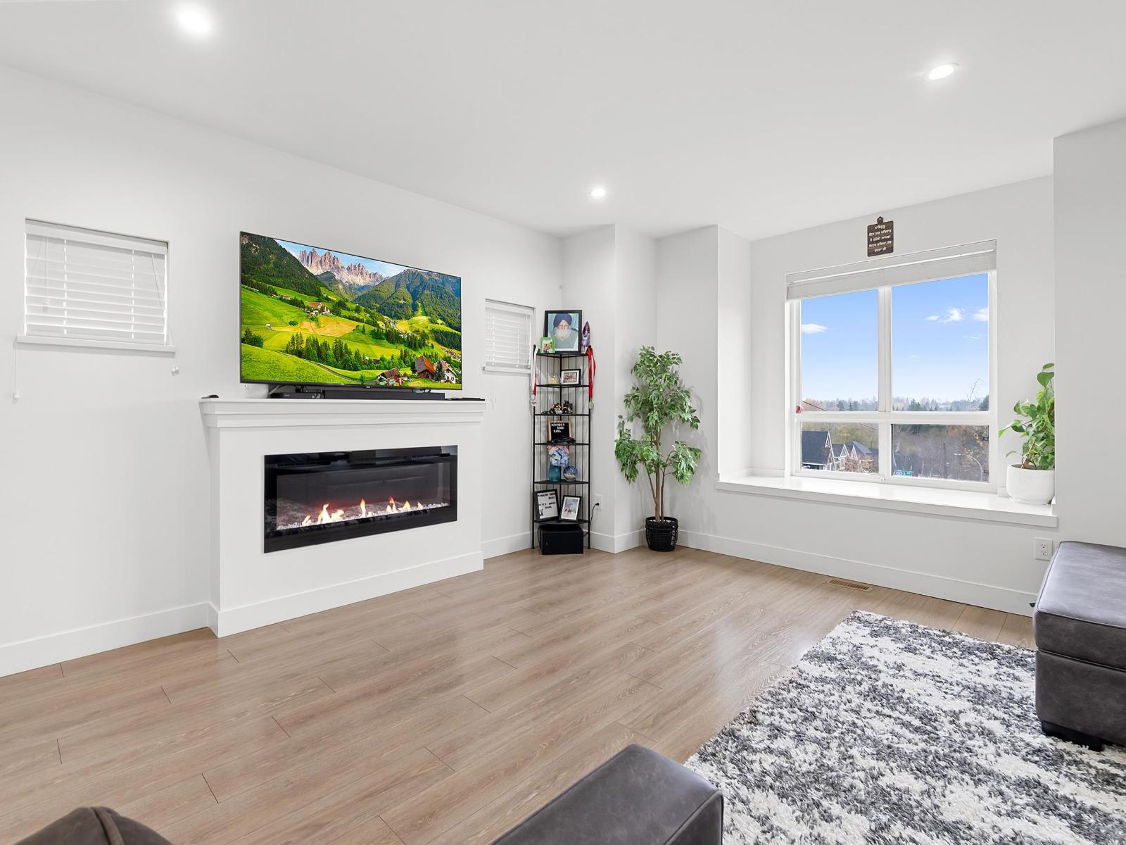 For sale: 14002 60A AVENUE, Surrey, British Columbia V3X0J9