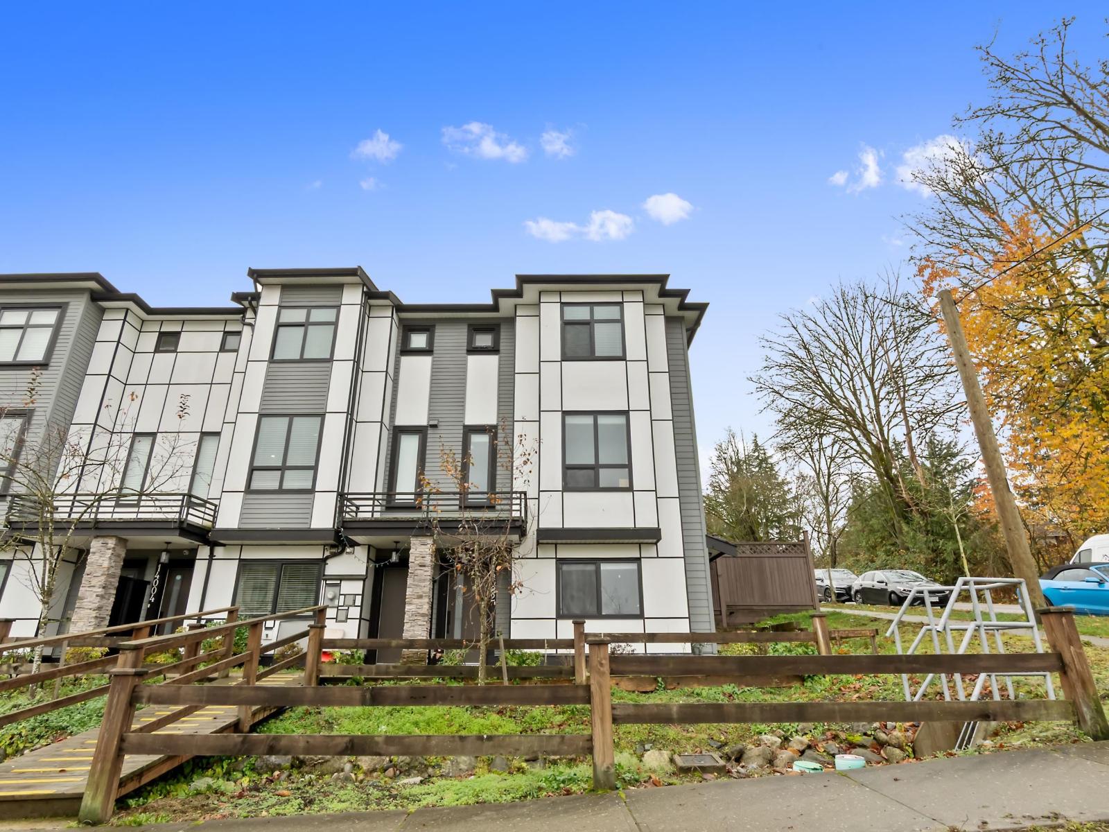 For sale: 14002 60A AVENUE, Surrey, British Columbia V3X0J9