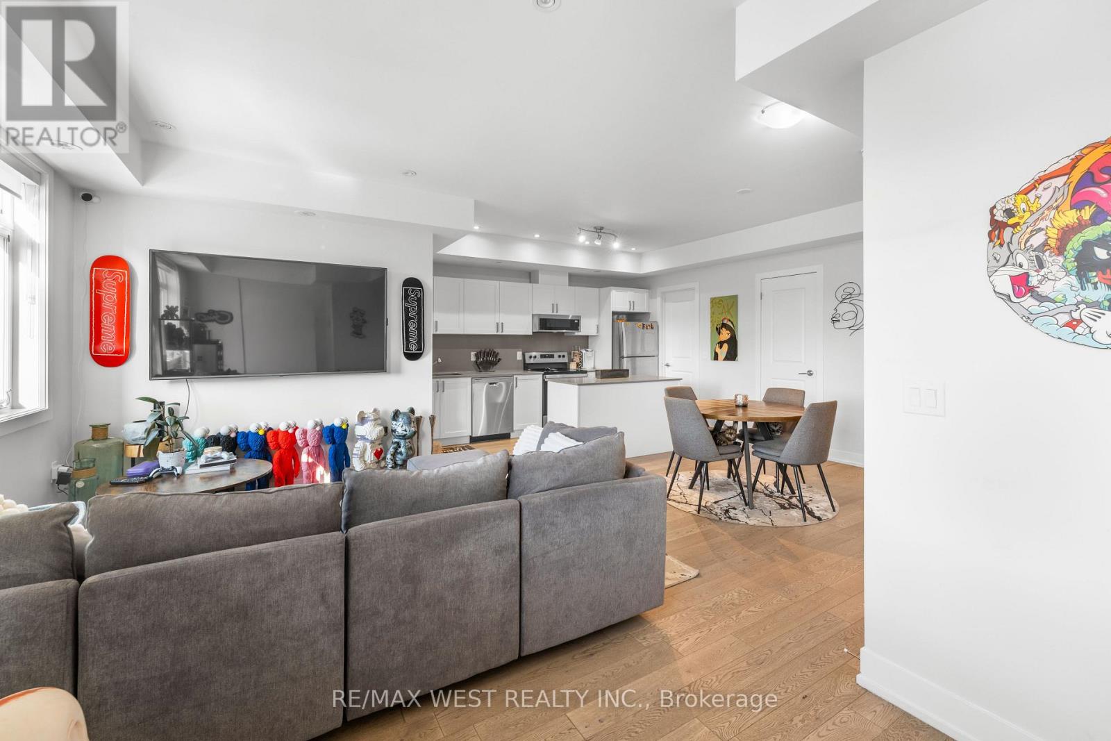 Row / Townhouse for Sale in 1062 DOUGLAS MCCURDY COMMON|Mississauga (Lakeview), Ontario L5G0C6