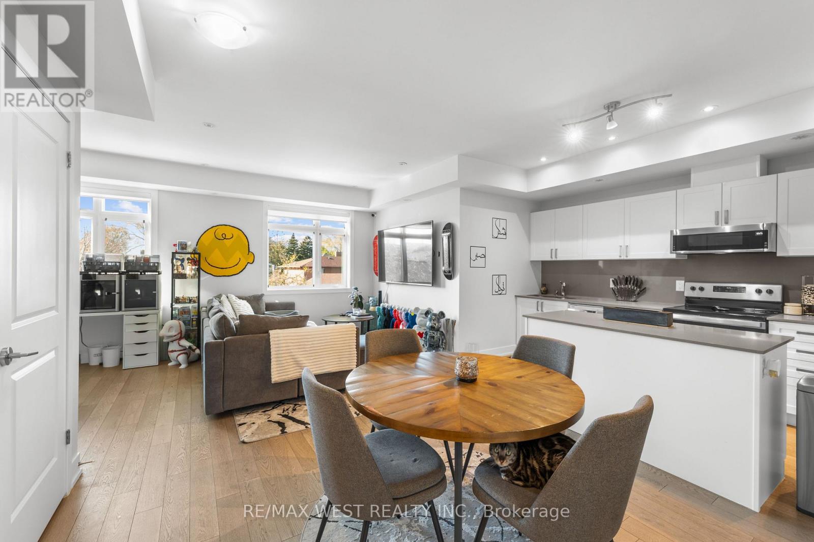 Row / Townhouse for Sale in 1062 DOUGLAS MCCURDY COMMON|Mississauga (Lakeview), Ontario L5G0C6 2