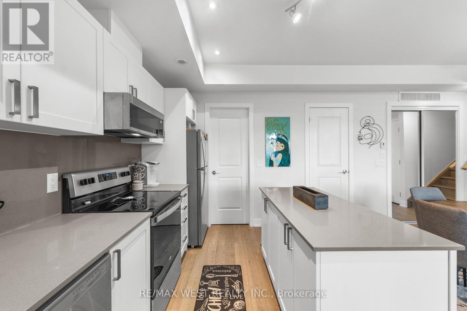 Row / Townhouse for Sale in 1062 DOUGLAS MCCURDY COMMON|Mississauga (Lakeview), Ontario L5G0C6 4