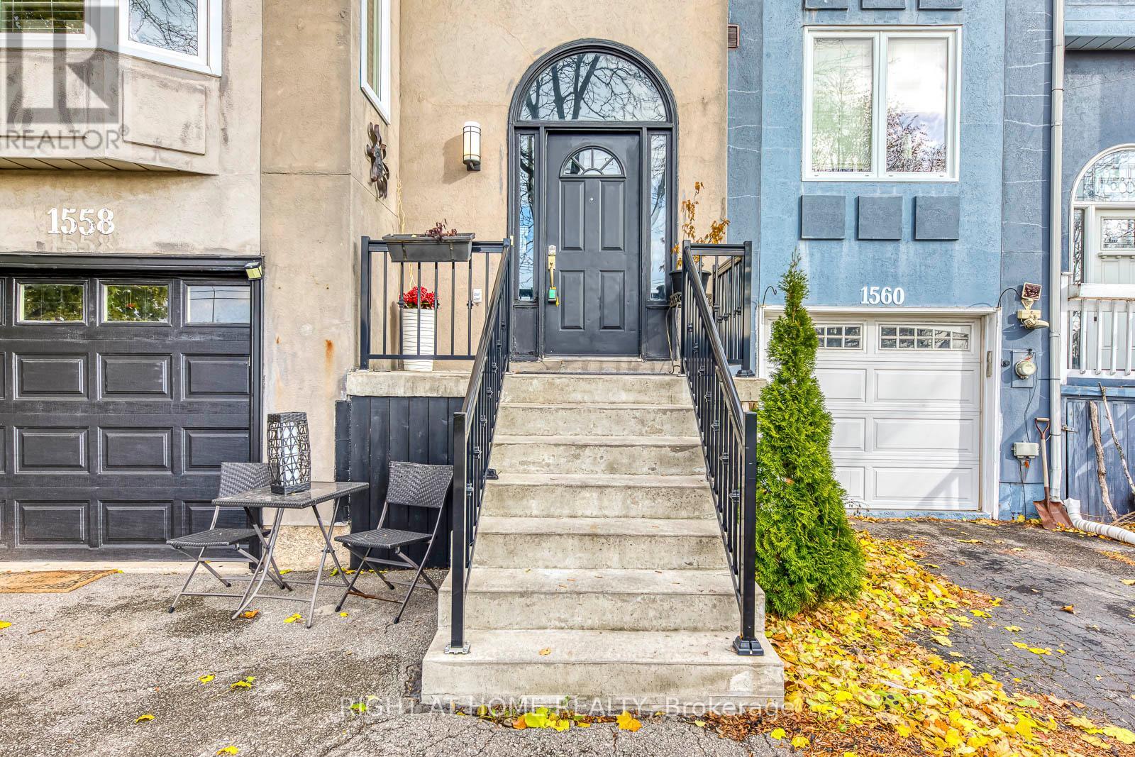 Row / Townhouse for Sale in 1558 LITCHFIELD ROAD|Oakville (FA Falgarwood), Ontario L6H5P3 3