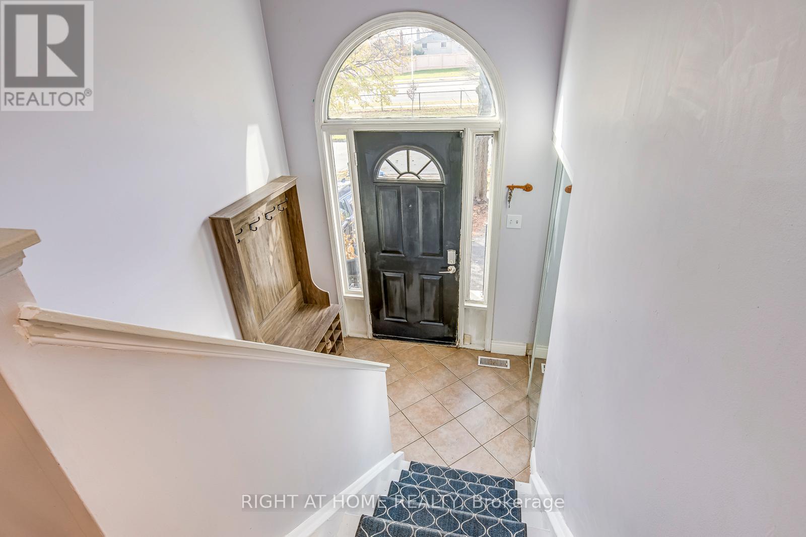 Row / Townhouse for Sale in 1558 LITCHFIELD ROAD|Oakville (FA Falgarwood), Ontario L6H5P3 4