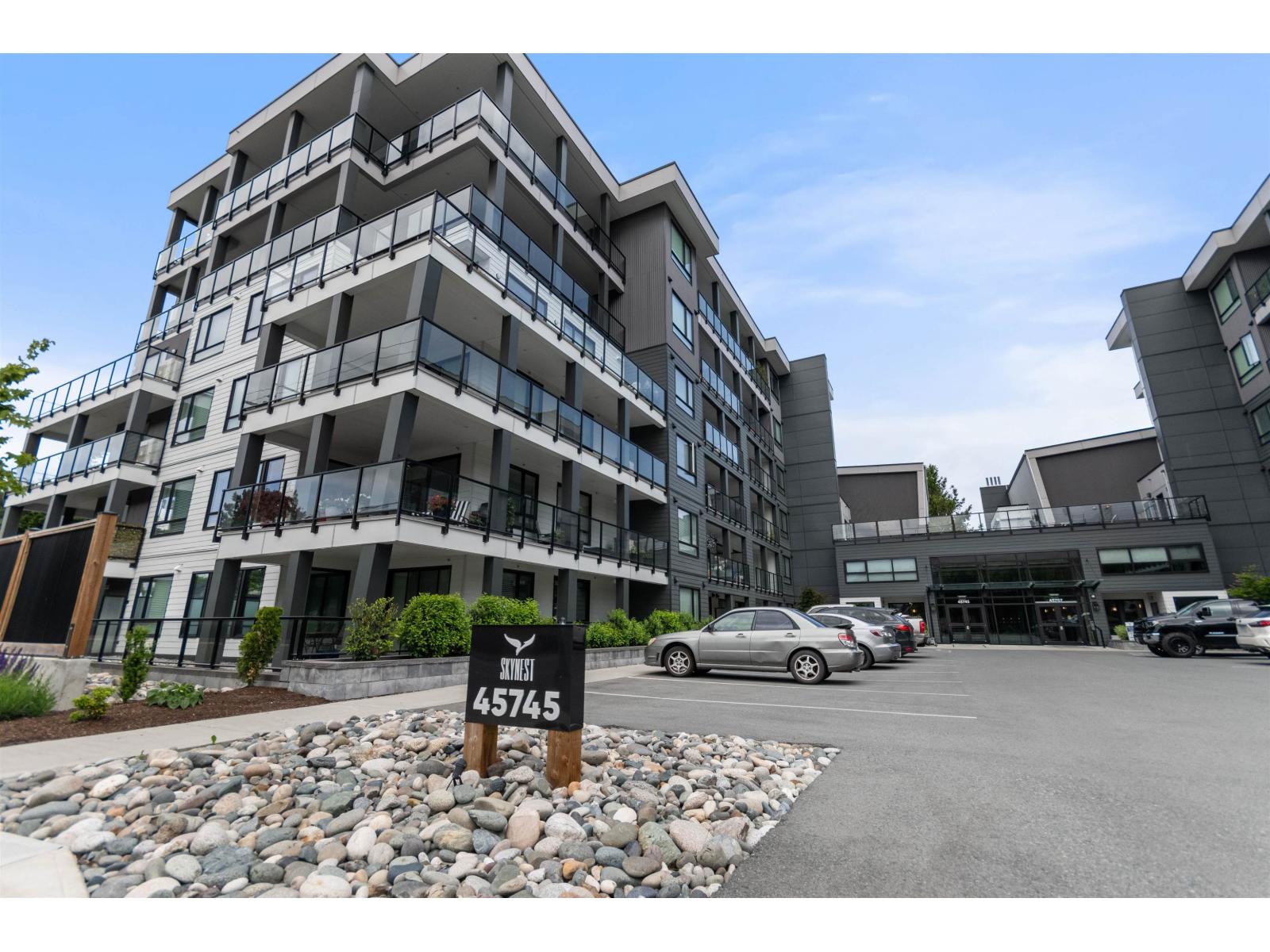 For sale: 208 45745 WATSON ROAD, Sardis South, Chilliwack, British