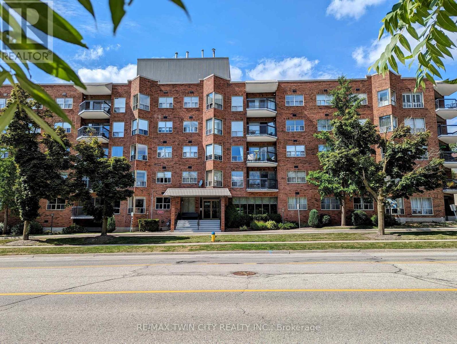 407 - 300 KEATS WAY, Waterloo, Ontario N2L6E6