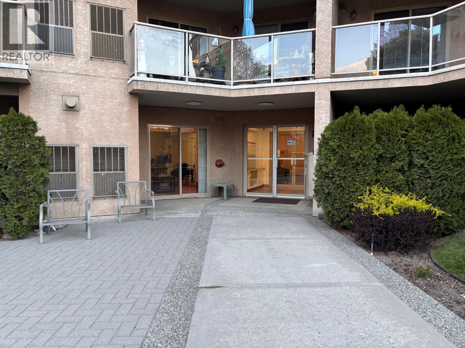 2169 Flamingo Road Unit# 304, Kamloops, British Columbia V2C4J8