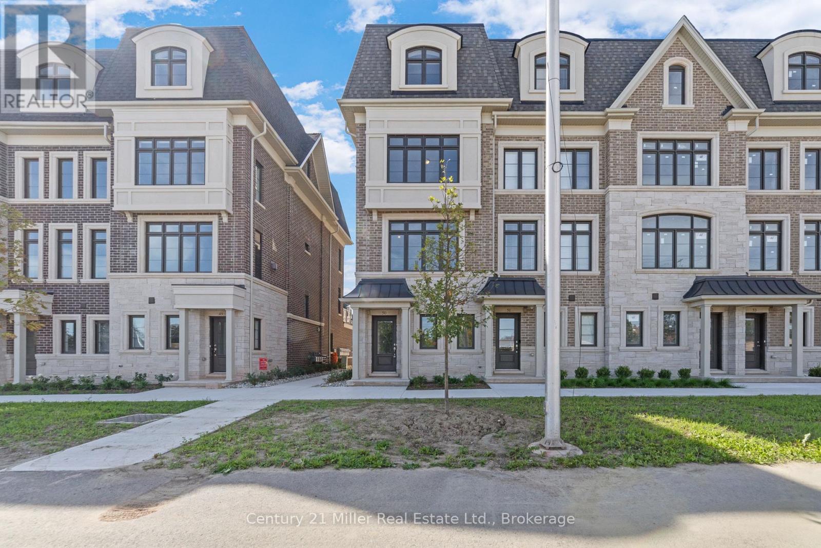 Row / Townhouse for Sale in 43 - 2140 TRAFALGAR ROAD|Oakville (RO River Oaks), Ontario L6H8A5 2