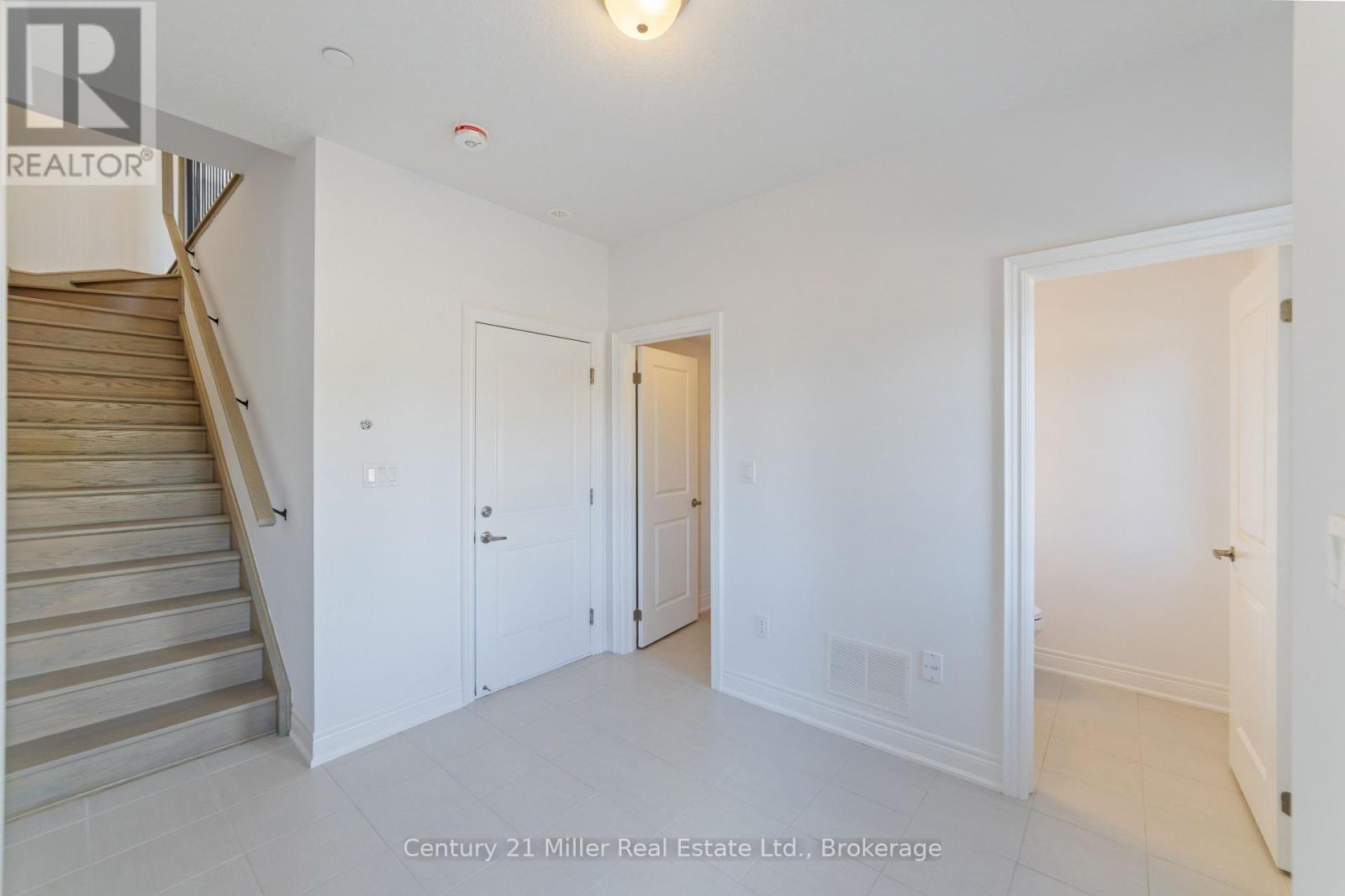 Row / Townhouse for Sale in 43 - 2140 TRAFALGAR ROAD|Oakville (RO River Oaks), Ontario L6H8A5 3